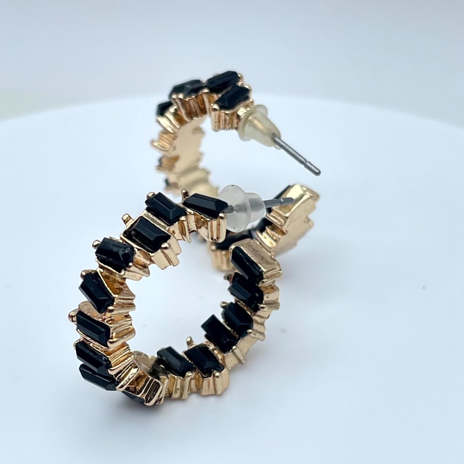 Y2K Gold-Tone Classic Huggie Style Bezel Black Faceted Glass Beads Hoop Earrings - Thumbnail 8