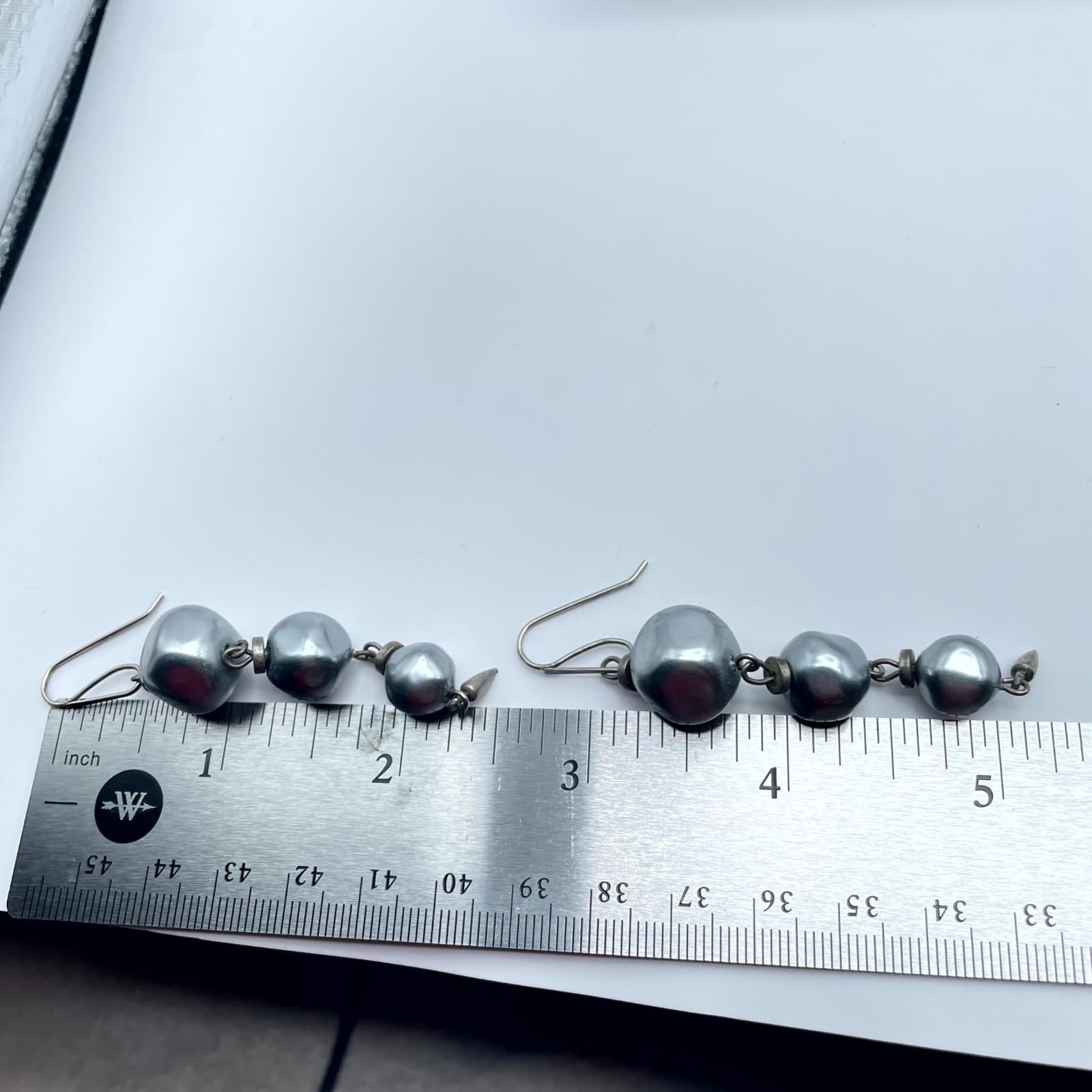 Y2K Baroque-Style Silver-Toine Articulated Grey Pearl Drop French Hook Earrings - Thumbnail 2