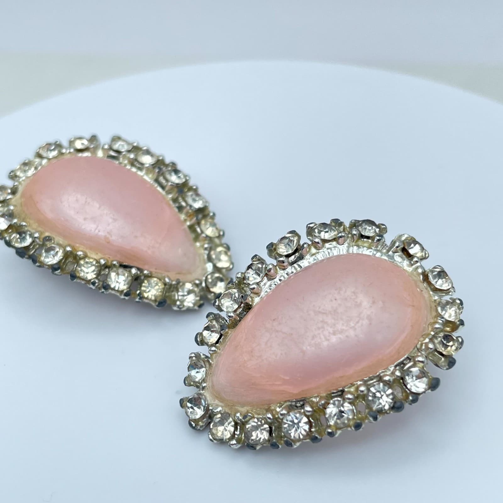 VTG Silver-Tone Pink Cabochon Teardrop Center Beads Rhinestones Clip-On Earrings - Thumbnail 5