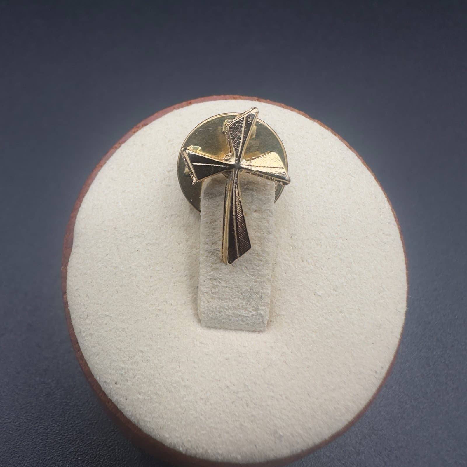 Vintage Goldtone Modern Cross Lapel Pin – Christian Symbol Brooch - Thumbnail 2