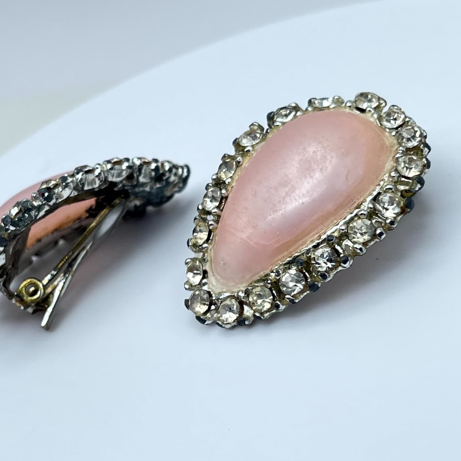 VTG Silver-Tone Pink Cabochon Teardrop Center Beads Rhinestones Clip-On Earrings - Thumbnail 9
