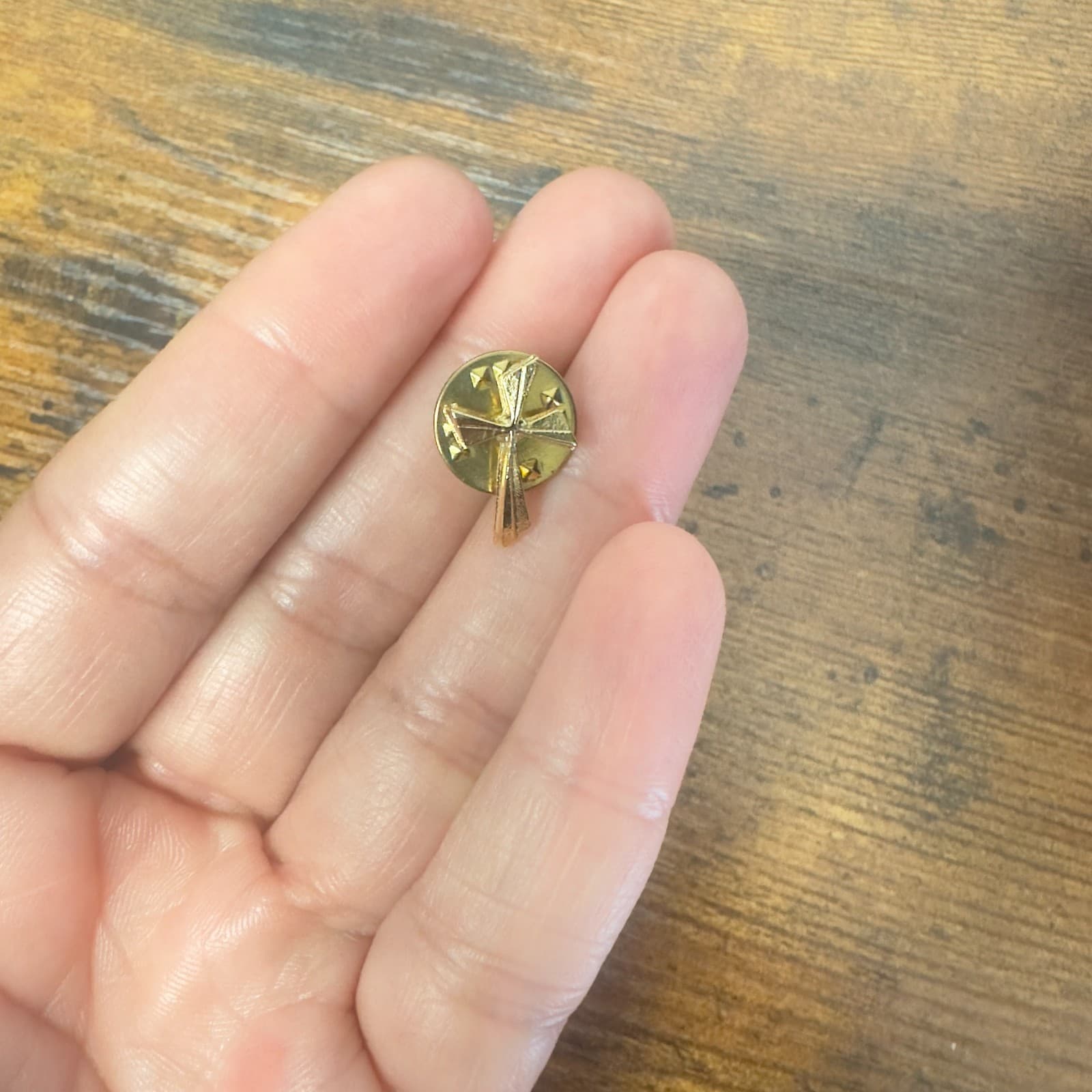 Vintage Goldtone Modern Cross Lapel Pin – Christian Symbol Brooch - Thumbnail 4