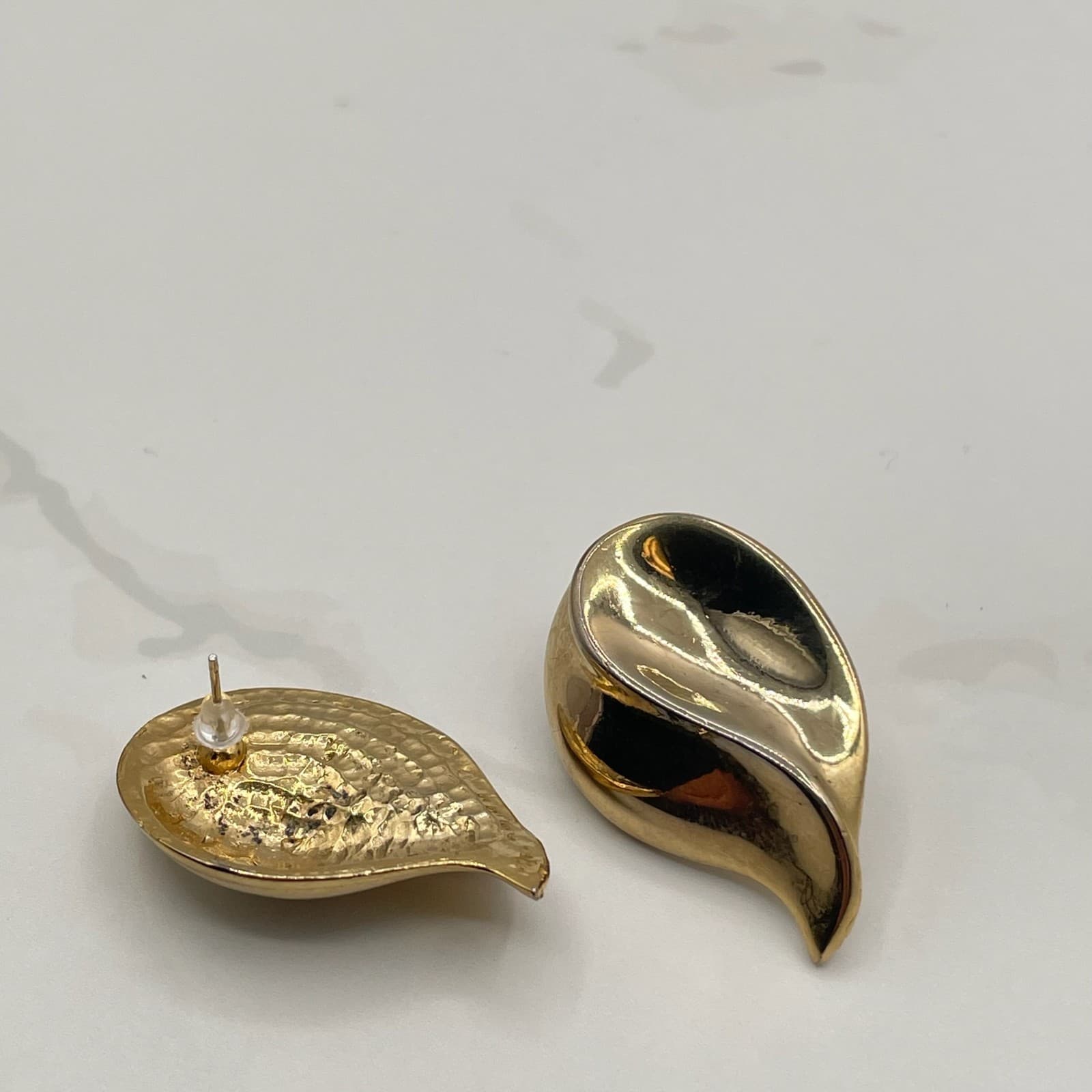 Vintage Gold Tone Paisley Sculptural Earrings Statement Post Modern Stud - Thumbnail 5