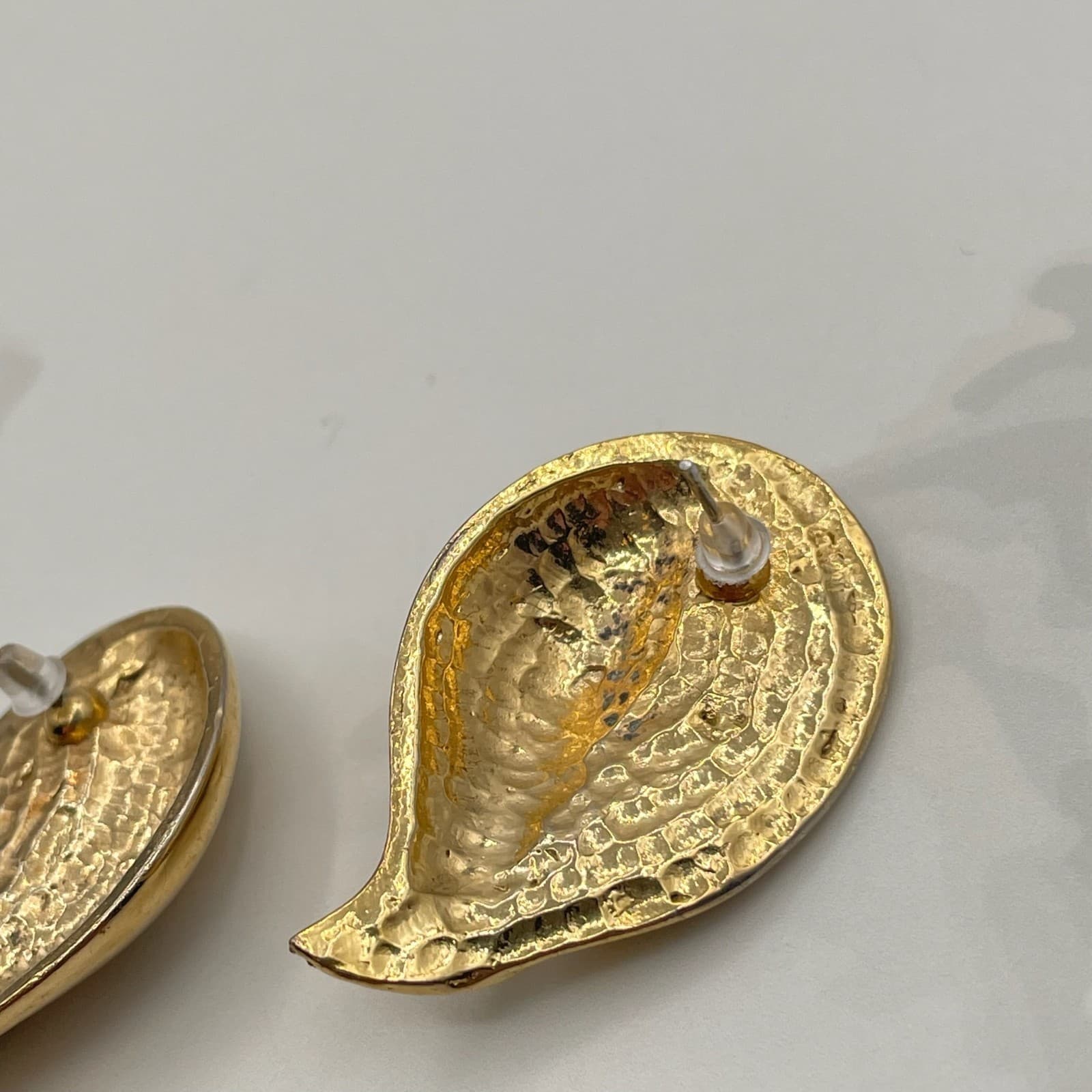 Vintage Gold Tone Paisley Sculptural Earrings Statement Post Modern Stud - Thumbnail 9