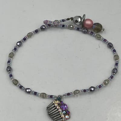 Vintage Set of 3 Beaded Bracelets Butterfly Cupcake Charm Iridescent Blue Purple - Thumbnail 5