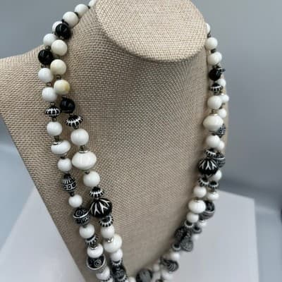 Vintage Black White Double Strand Striped Acrylic Beaded Necklace – Tribal Boho - Thumbnail 6