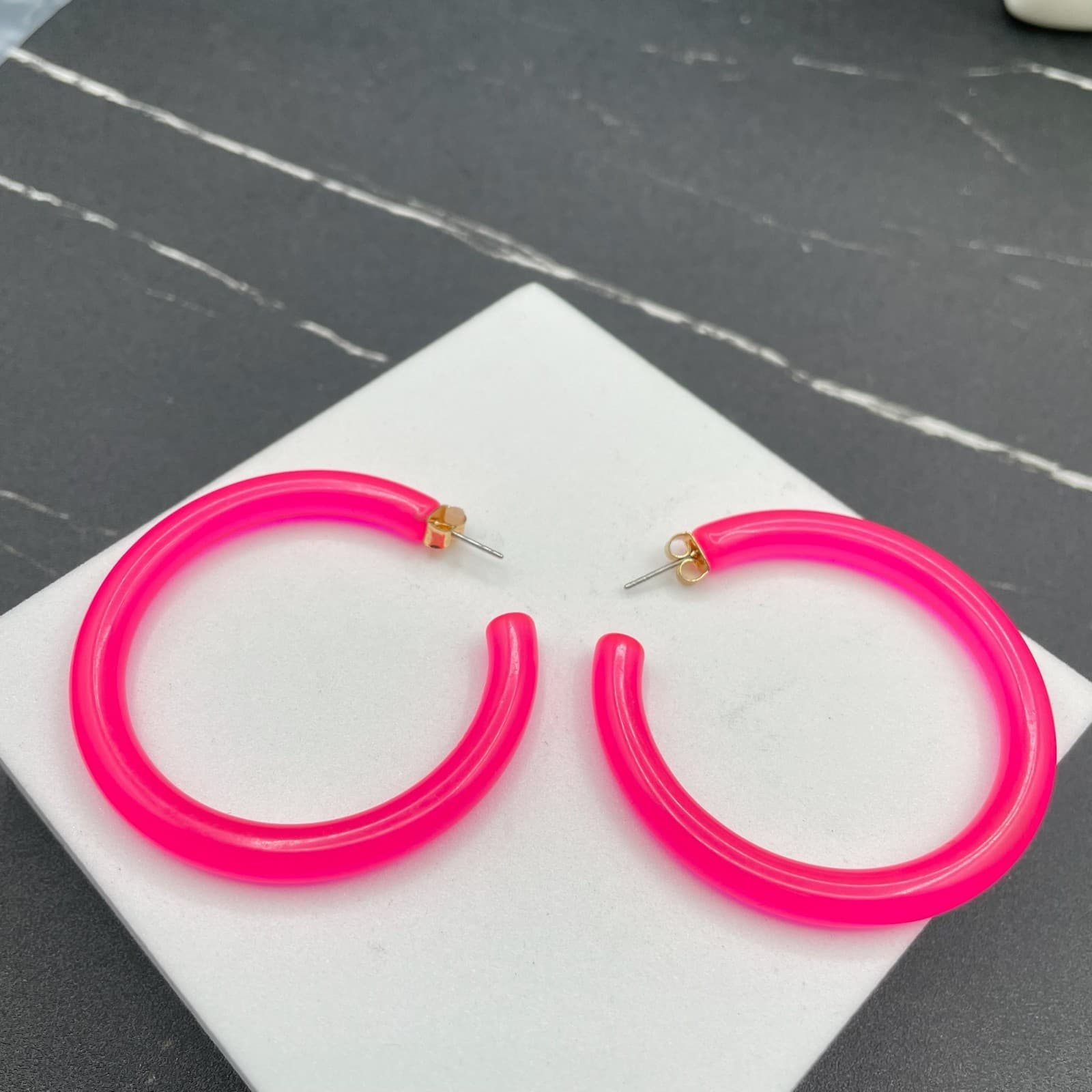 Retro Y2K Hot Pink Chunky lucite Silhouette C-Hoop Butterfly Earrings - Thumbnail 2