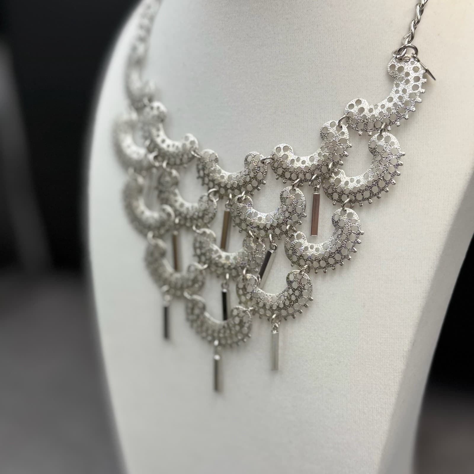 Vintage VTG 70s Sarah Coventry Charisma Silver Tone Crescent Bib Choker Necklace - Thumbnail 5