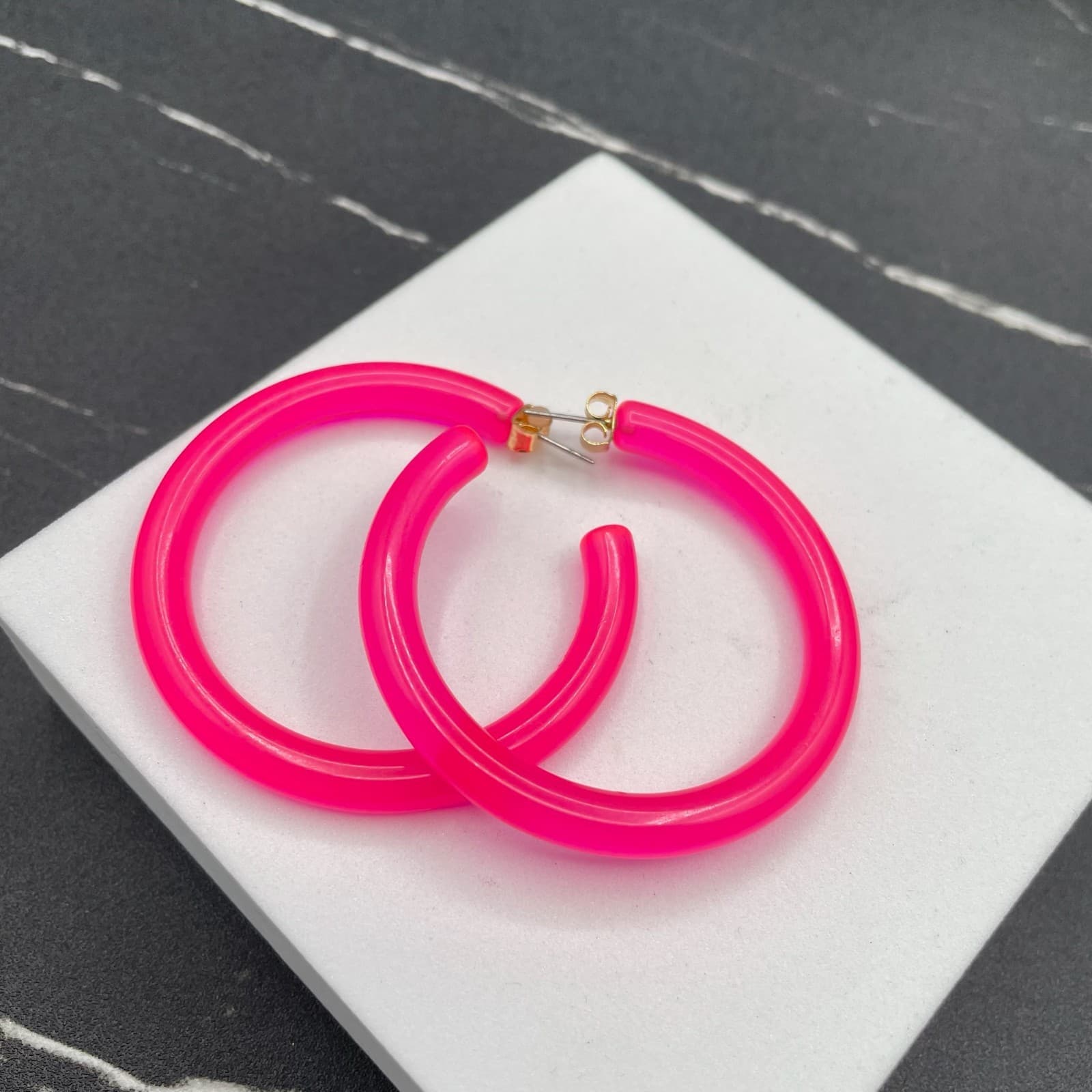 Retro Y2K Hot Pink Chunky lucite Silhouette C-Hoop Butterfly Earrings - Thumbnail 3