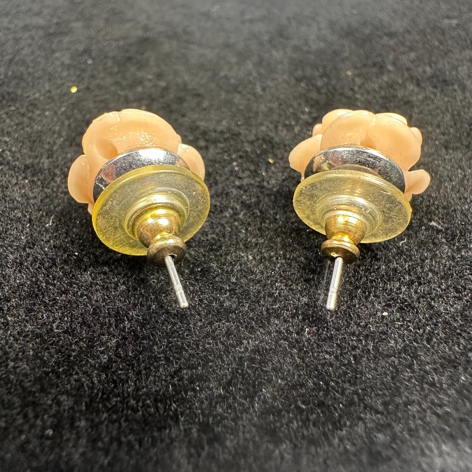 Vintage Carved Rose Stud Earrings Beige Floral Resin - Thumbnail 3