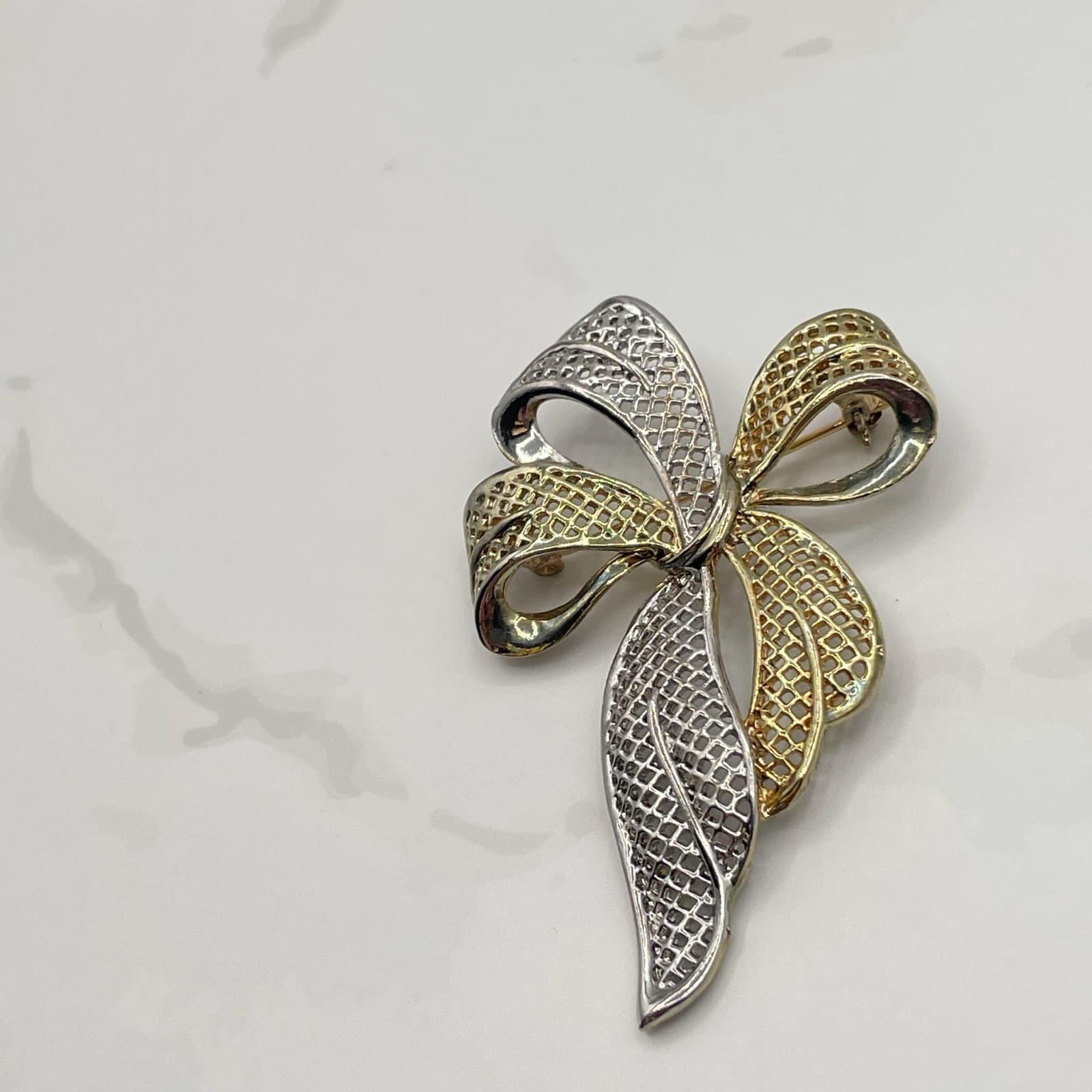 Vintage Two Tone Bow Brooch Pin Gold Silver Filigree Ribbon Open Mesh 3D Style - Thumbnail 8