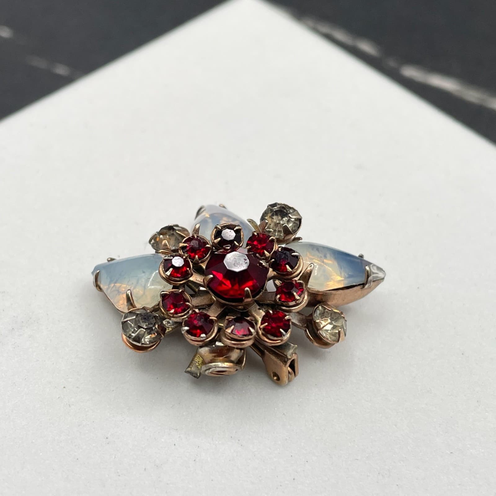 Vintage Mid-Century Gold-Tone Classic Prong Rhinestone Faceted Opals Brooch Pin - Thumbnail 5