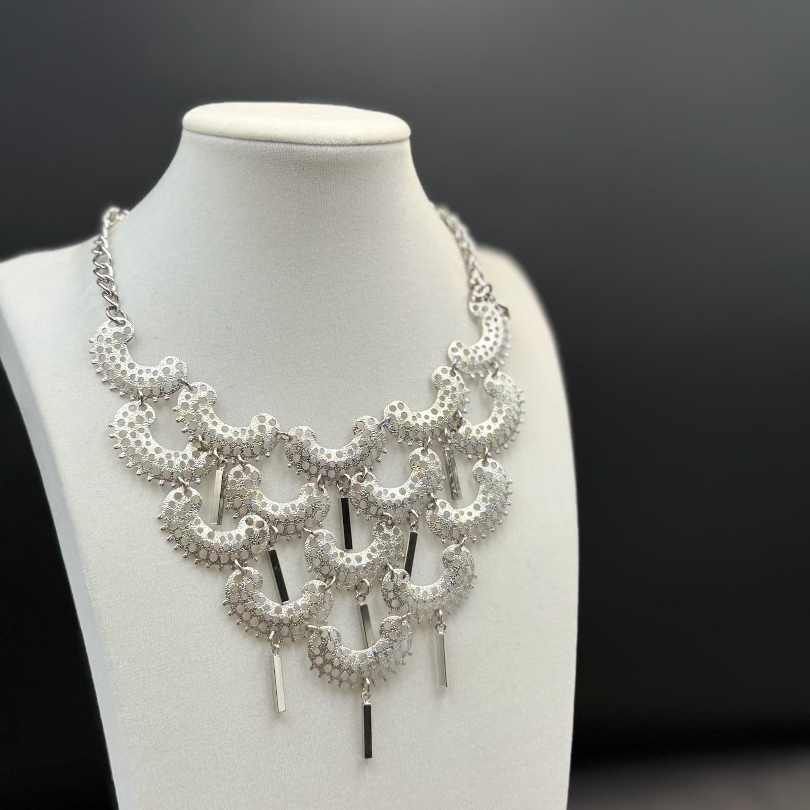 Vintage VTG 70s Sarah Coventry Charisma Silver Tone Crescent Bib Choker Necklace - Thumbnail 3