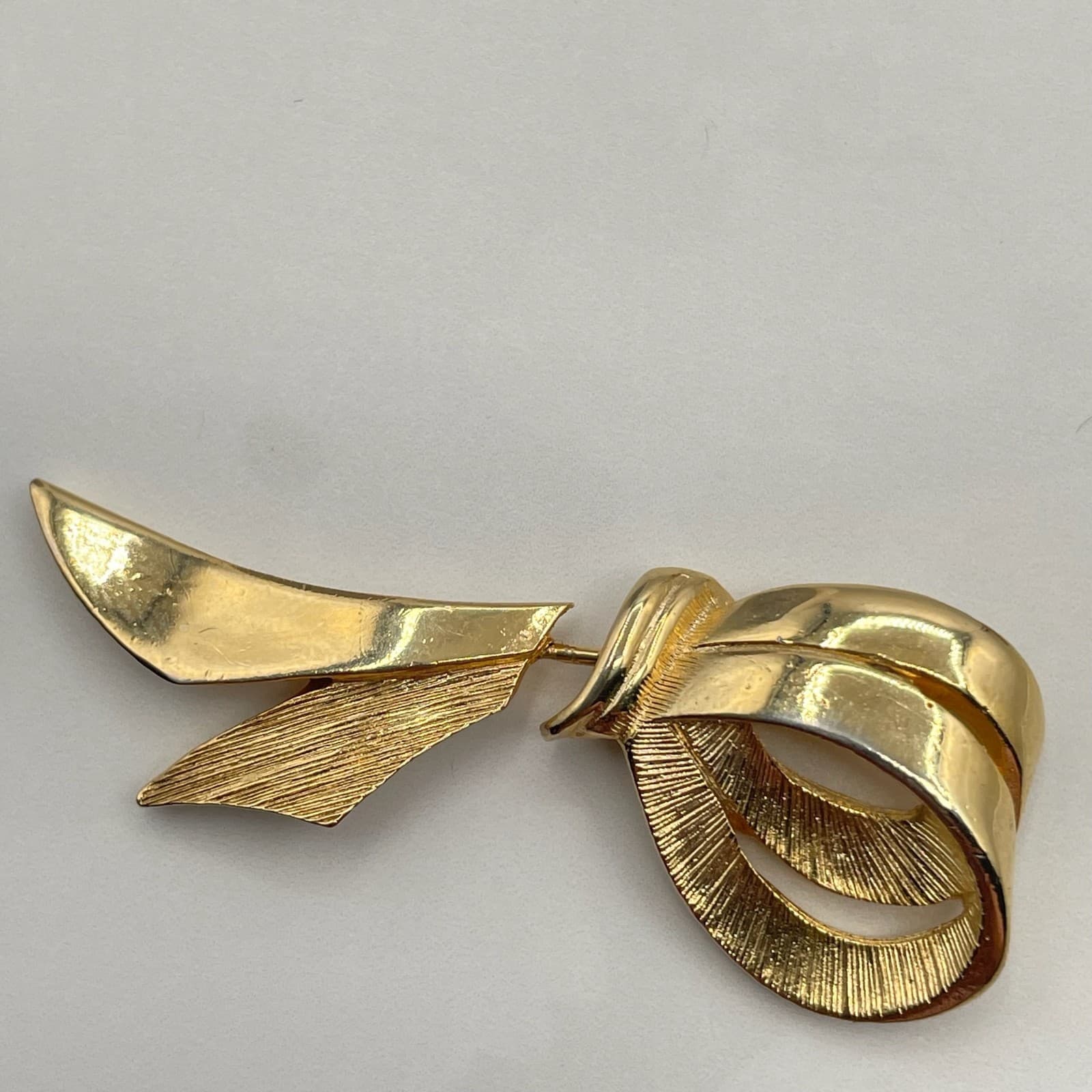 Vintage Gold Tone Figural Dancer Brooch Lapel Pin Modernist Geometric Art Deco - Thumbnail 3