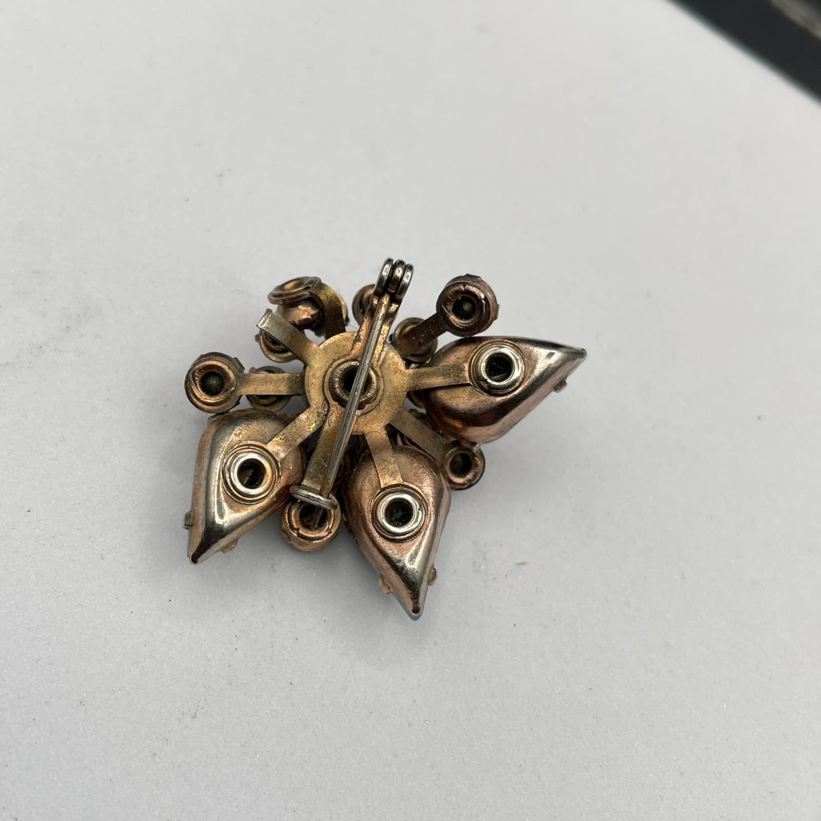 Vintage Mid-Century Gold-Tone Classic Prong Rhinestone Faceted Opals Brooch Pin - Thumbnail 3