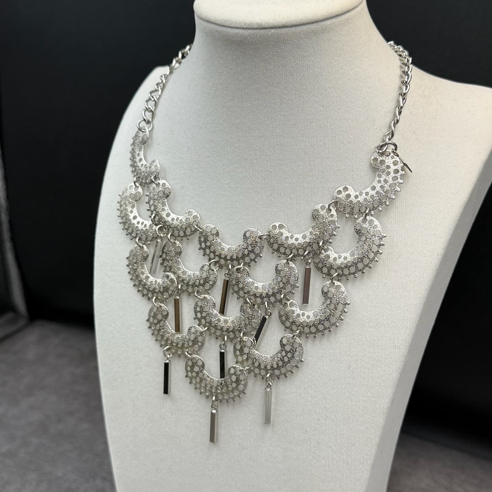 Vintage VTG 70s Sarah Coventry Charisma Silver Tone Crescent Bib Choker Necklace - Thumbnail 7