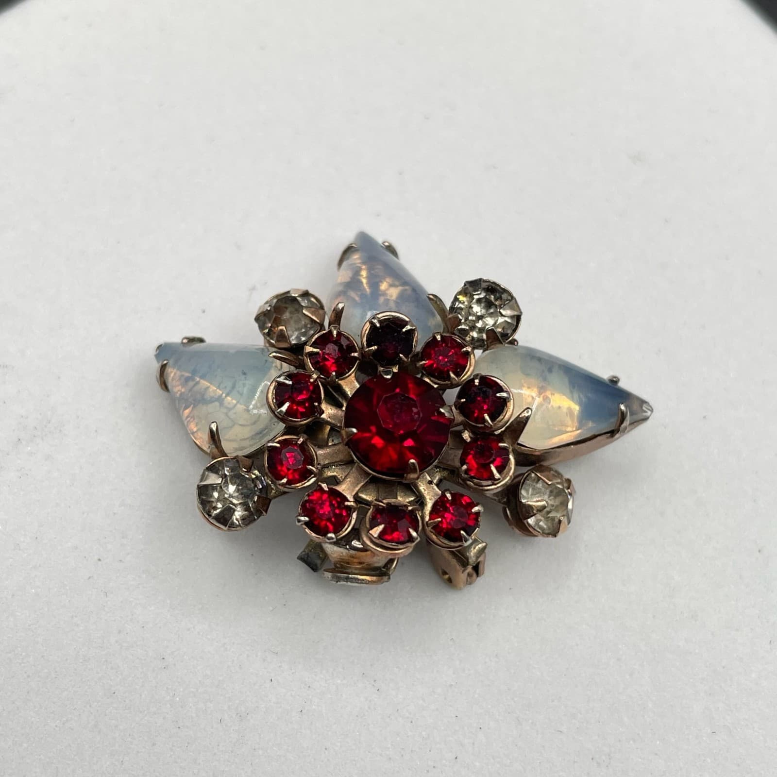 Vintage Mid-Century Gold-Tone Classic Prong Rhinestone Faceted Opals Brooch Pin - Thumbnail 4