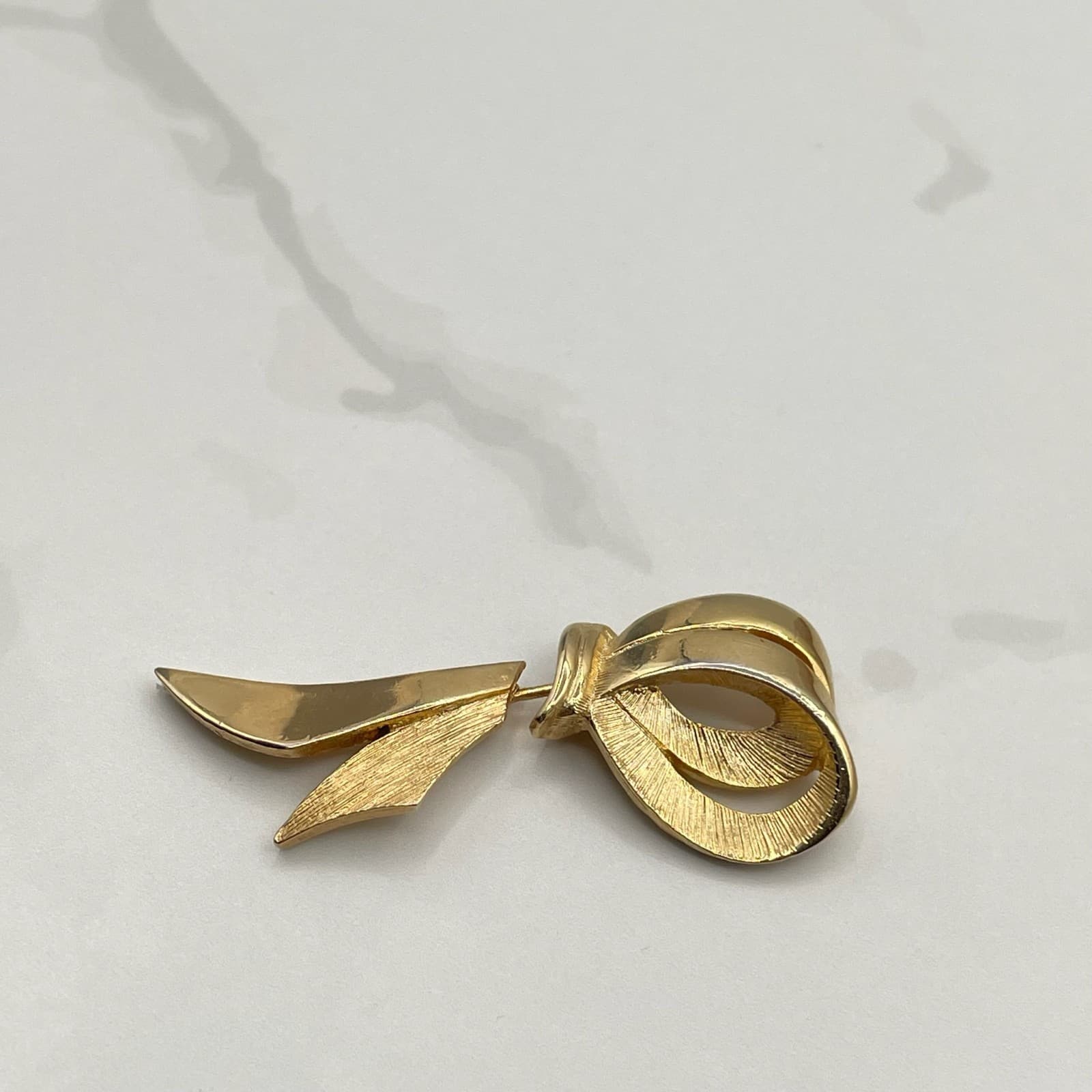 Vintage Gold Tone Figural Dancer Brooch Lapel Pin Modernist Geometric Art Deco - Thumbnail 5