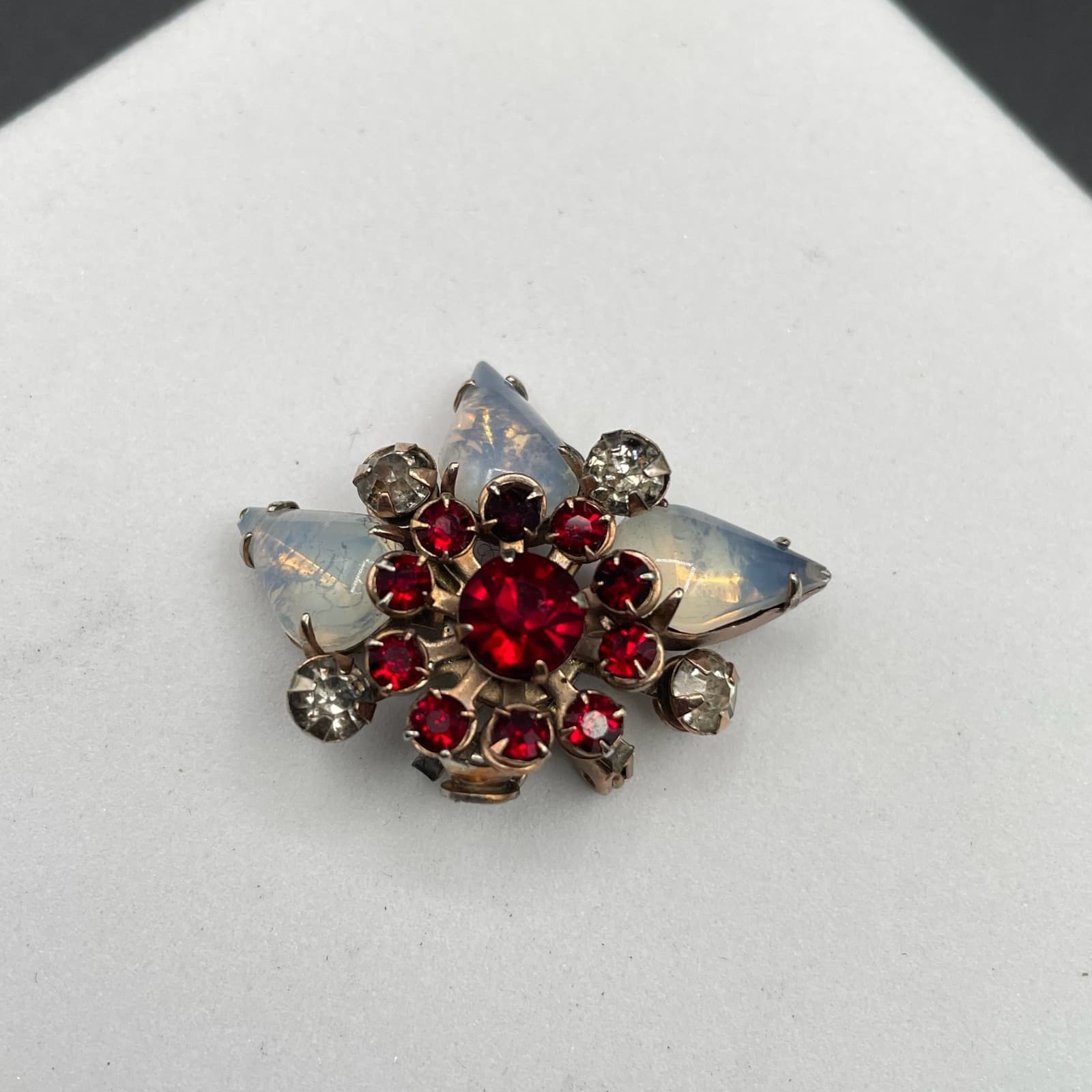 Vintage Mid-Century Gold-Tone Classic Prong Rhinestone Faceted Opals Brooch Pin - Image 1