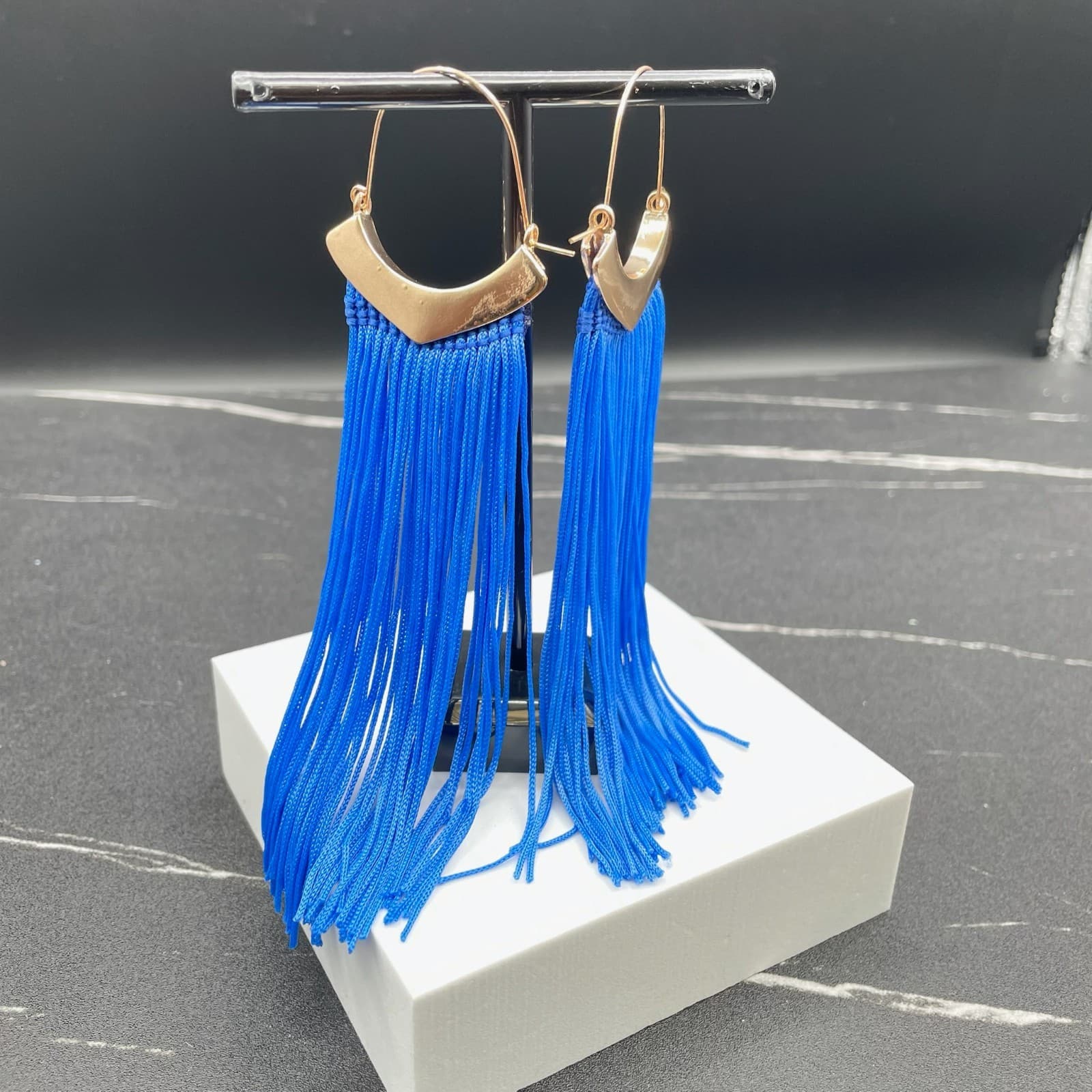 Modern Gold-Tone Fashion Blue Tassel Fringe Shoulder-Duster Hoop Earrings - Image 1