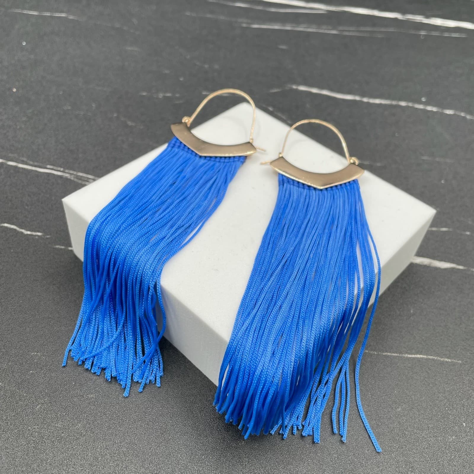 Modern Gold-Tone Fashion Blue Tassel Fringe Shoulder-Duster Hoop Earrings - Thumbnail 3