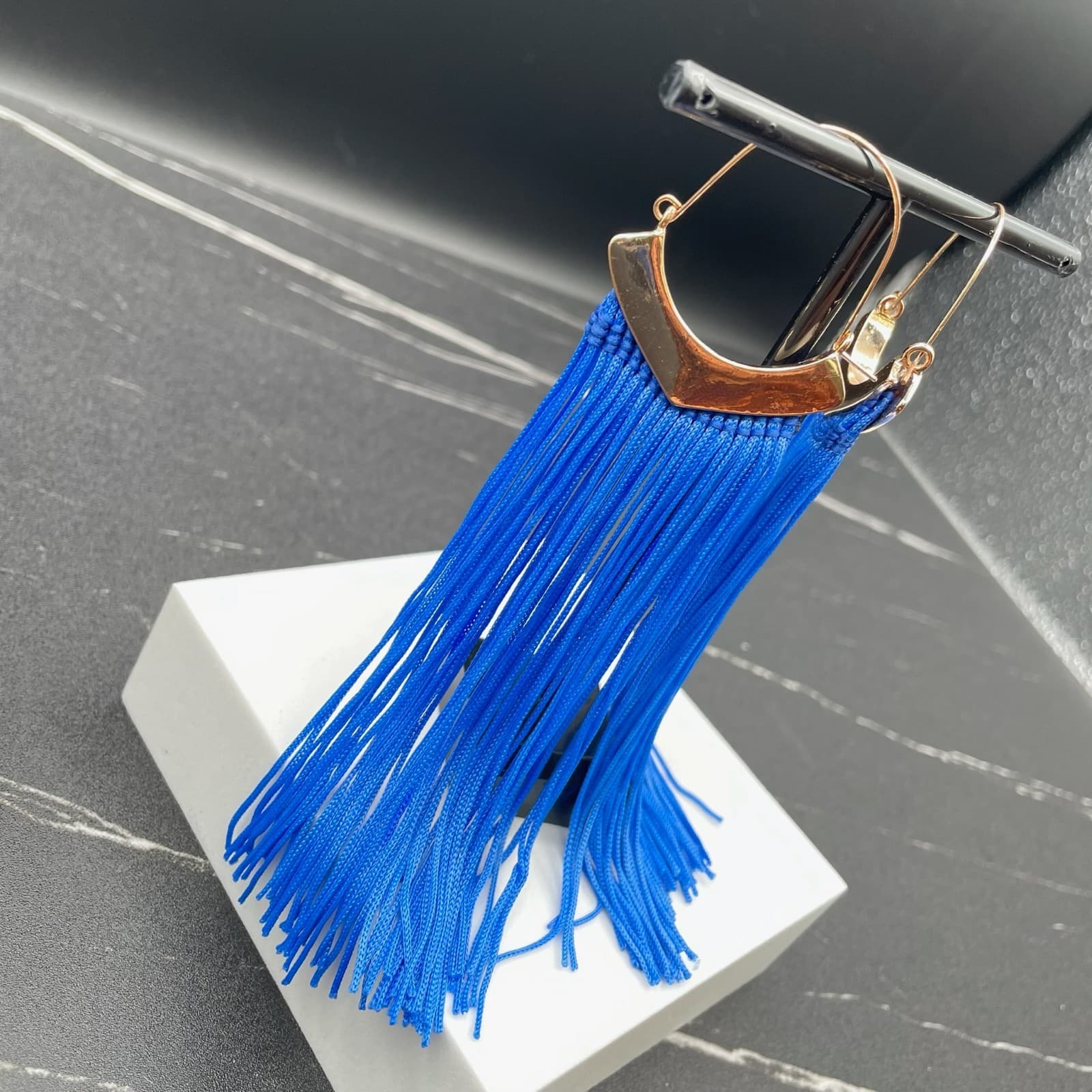 Modern Gold-Tone Fashion Blue Tassel Fringe Shoulder-Duster Hoop Earrings - Thumbnail 6