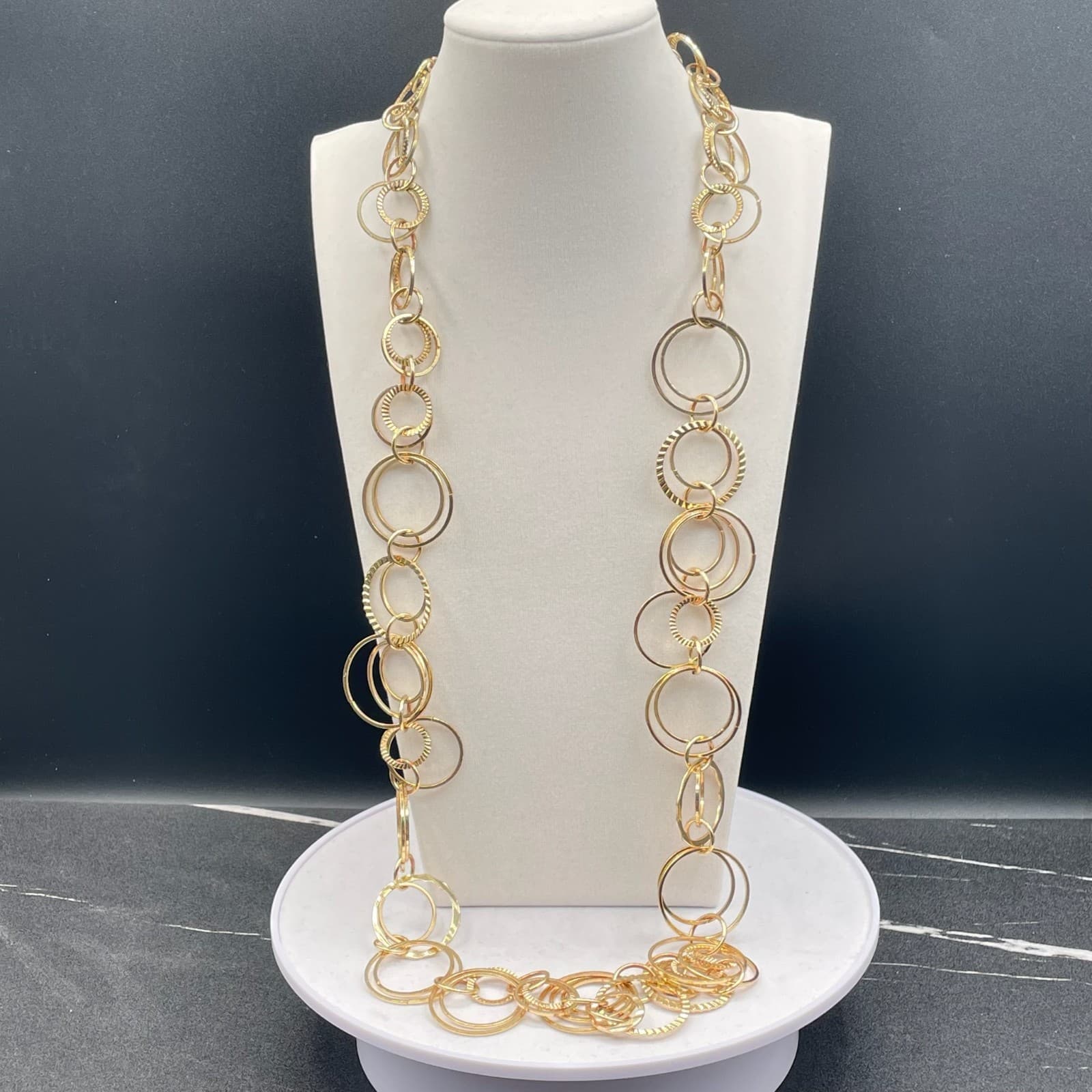 Vintage Daisy Fuentes Gold-Tone Coated Aluminium Multi-Rings Link Statement - Image 1