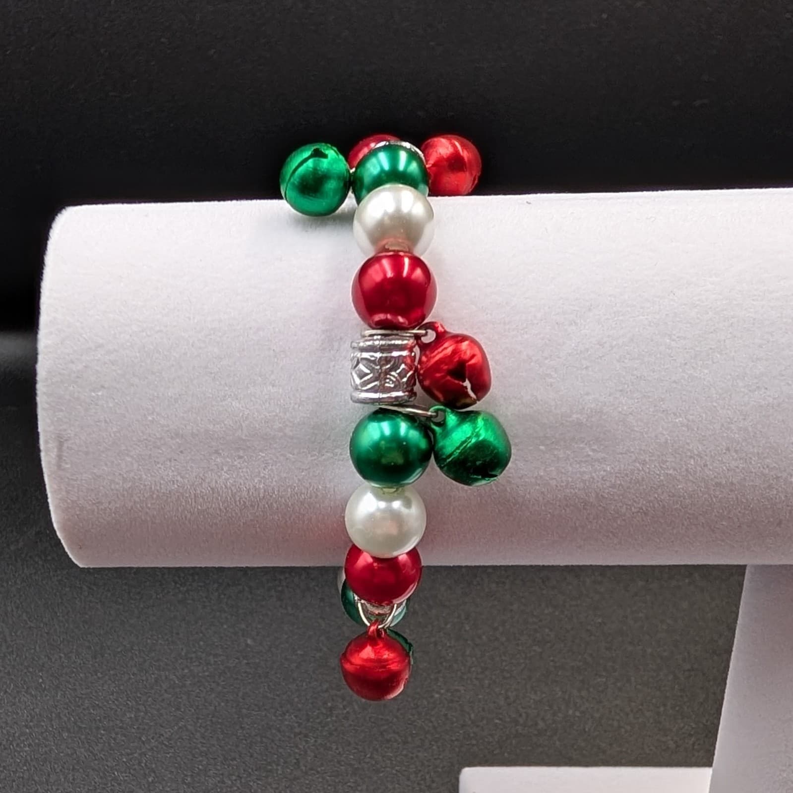 Vintage Christmas Jingle Bell Bracelet Red Green Pearl Beads Festive 6.5in - Thumbnail 2