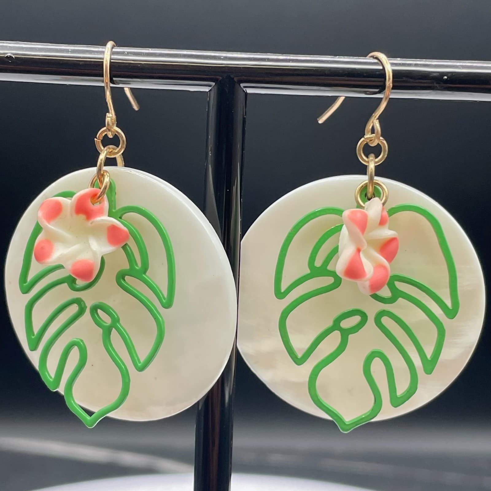 Vintage Handmade Monstera Leaf Gold-Tone Tropical Hook Dangle Drop Earrings - Thumbnail 2