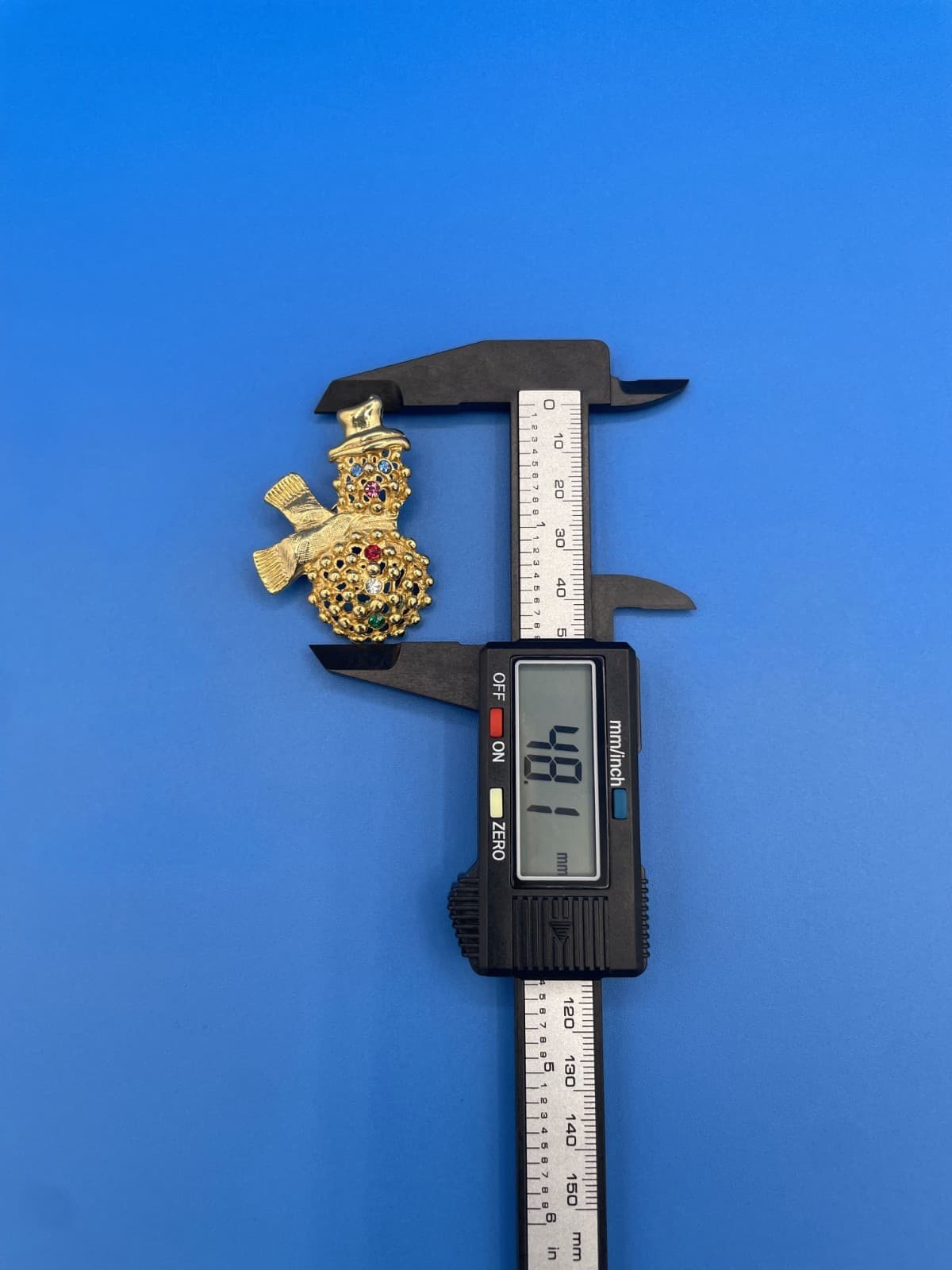 Vintage VTG Gold Tone Snowman Brooch Pin Scarf Multi-Color Rhinestone Christmas - Thumbnail 8