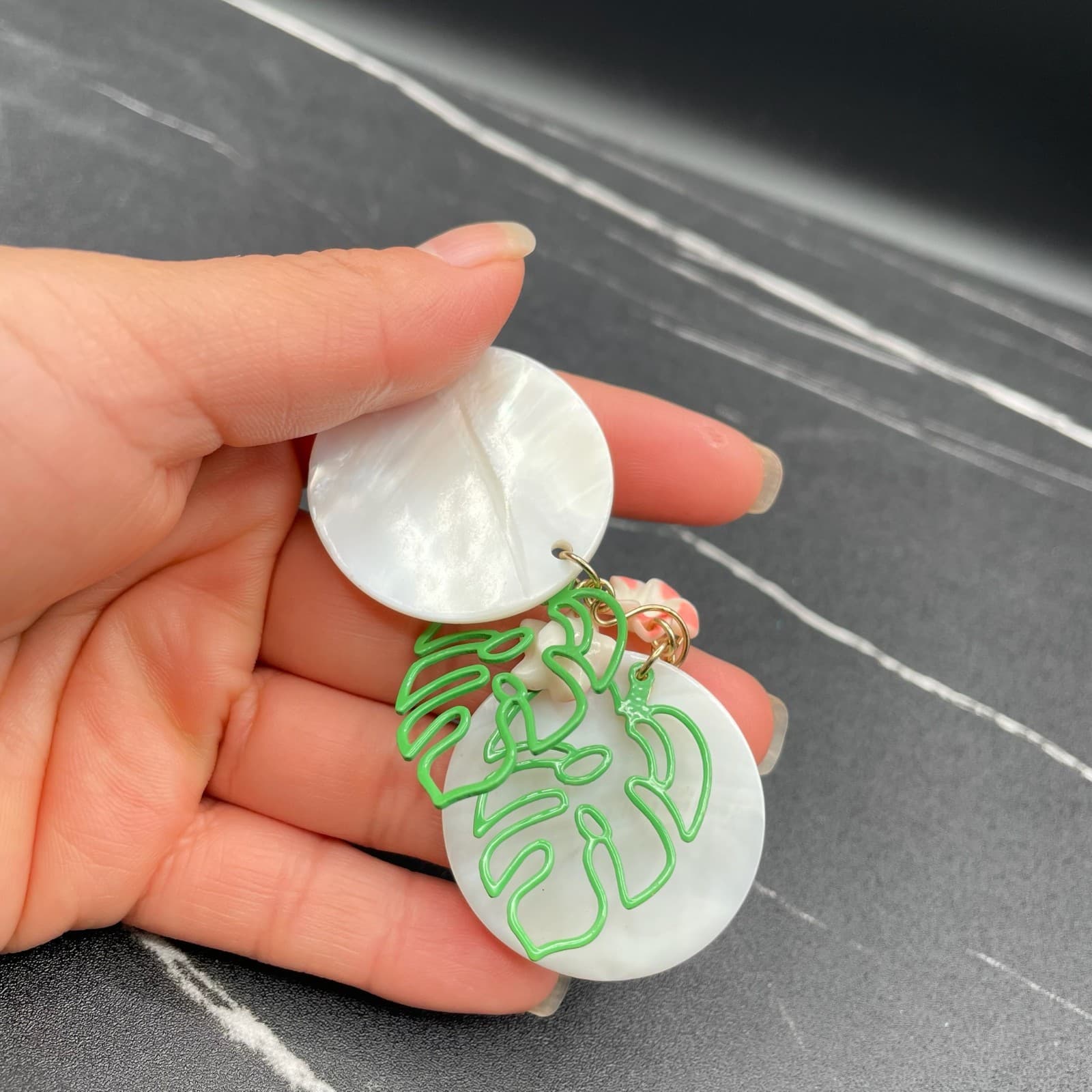 Vintage Handmade Monstera Leaf Gold-Tone Tropical Hook Dangle Drop Earrings - Thumbnail 6