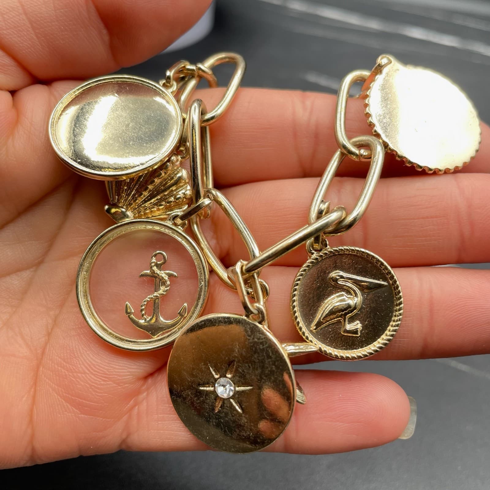 Vintage Contemporary Gold-Tone Oval Link Chain Circular Star Pendant Charm - Thumbnail 6