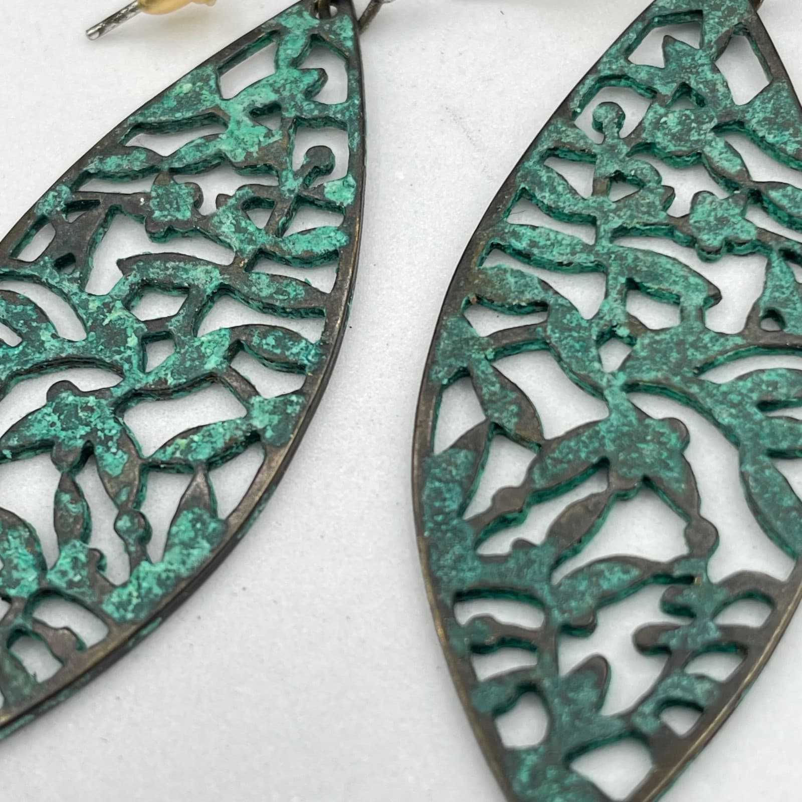 Vintage Ethnic Skeleton Leaf Bronze Turquoise Patina Finish Hook Earrings - Thumbnail 3