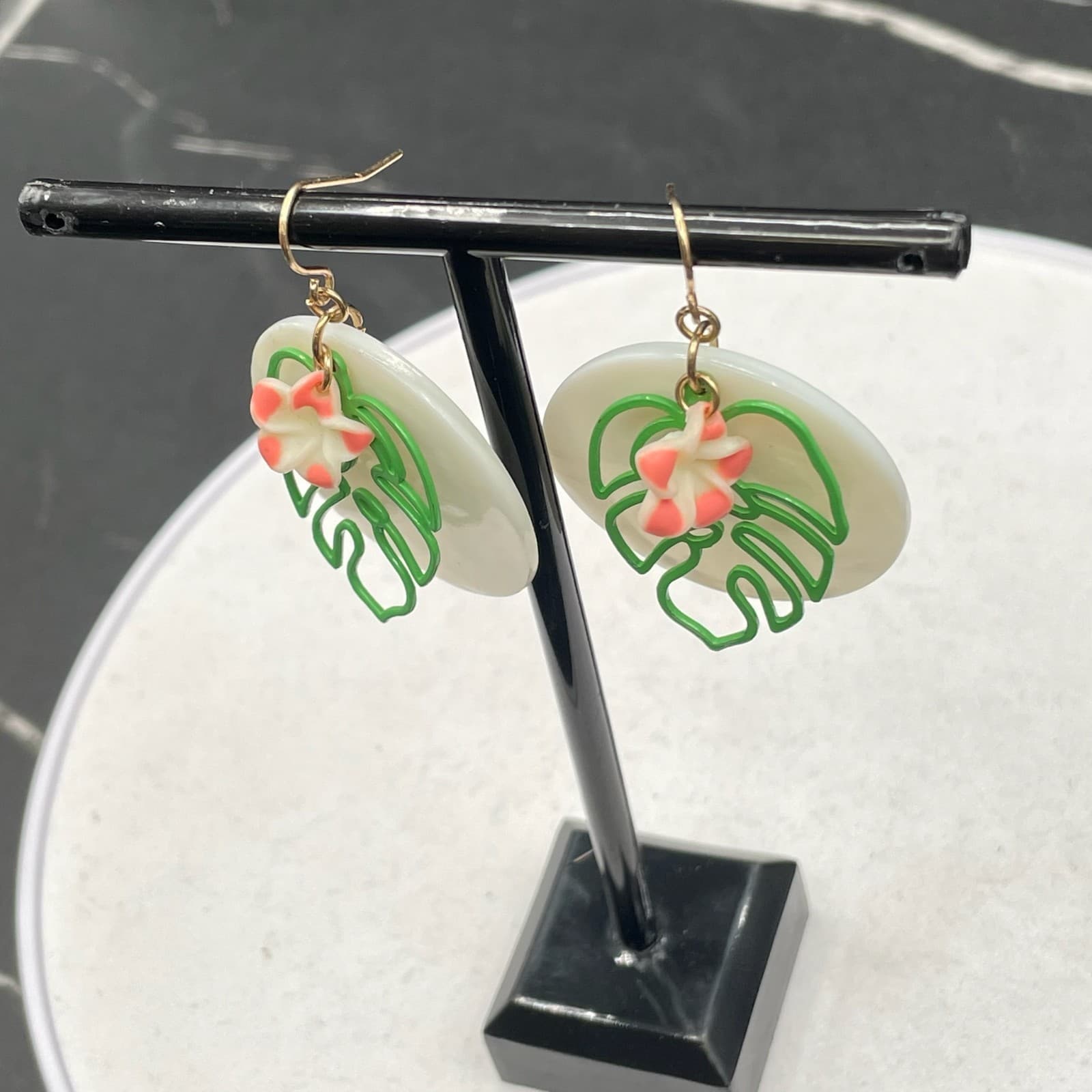 Vintage Handmade Monstera Leaf Gold-Tone Tropical Hook Dangle Drop Earrings - Thumbnail 4