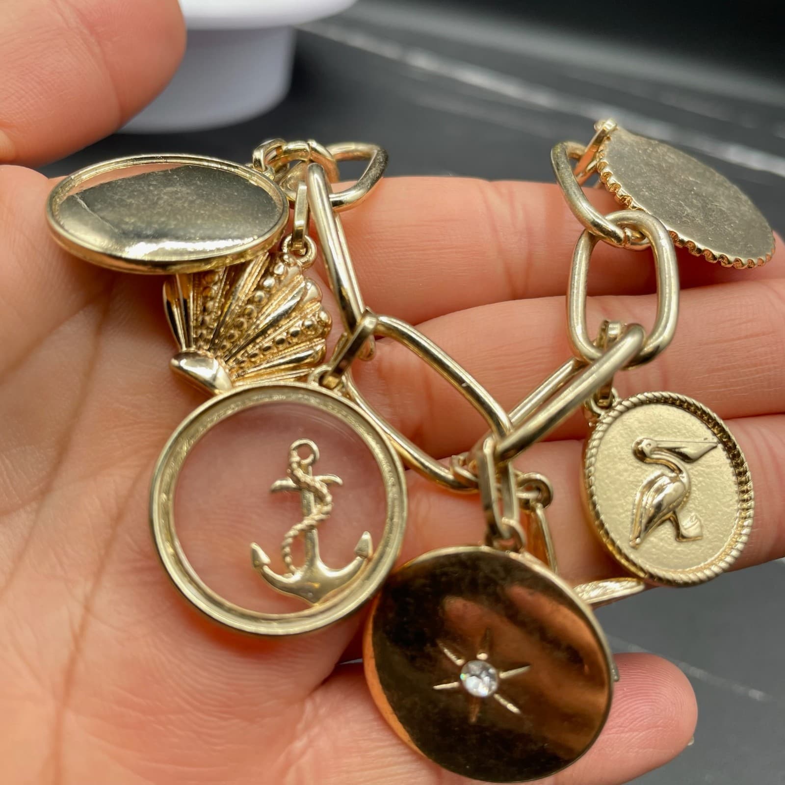 Vintage Contemporary Gold-Tone Oval Link Chain Circular Star Pendant Charm - Thumbnail 7