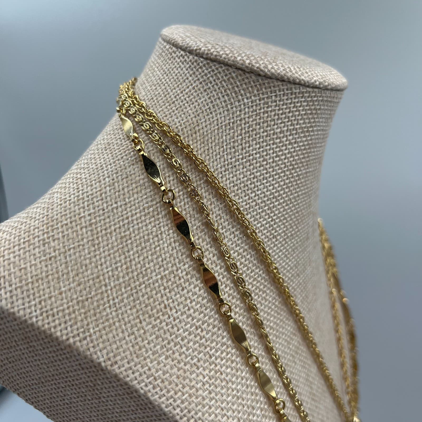 Vintage Triple Strand Necklace Gold Tone Oval Sunburst Pendant G Clasp - Thumbnail 8