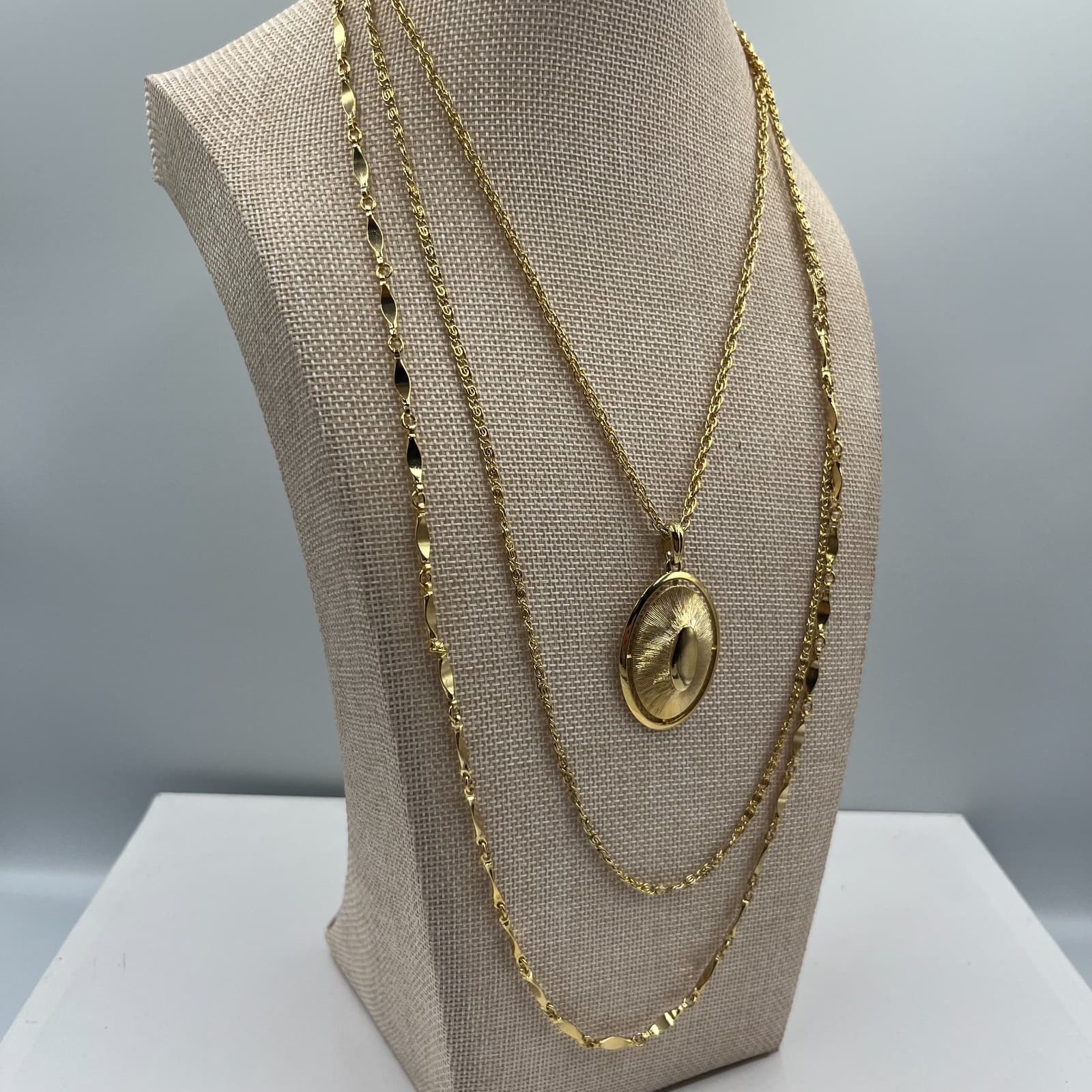 Vintage Triple Strand Necklace Gold Tone Oval Sunburst Pendant G Clasp - Thumbnail 6