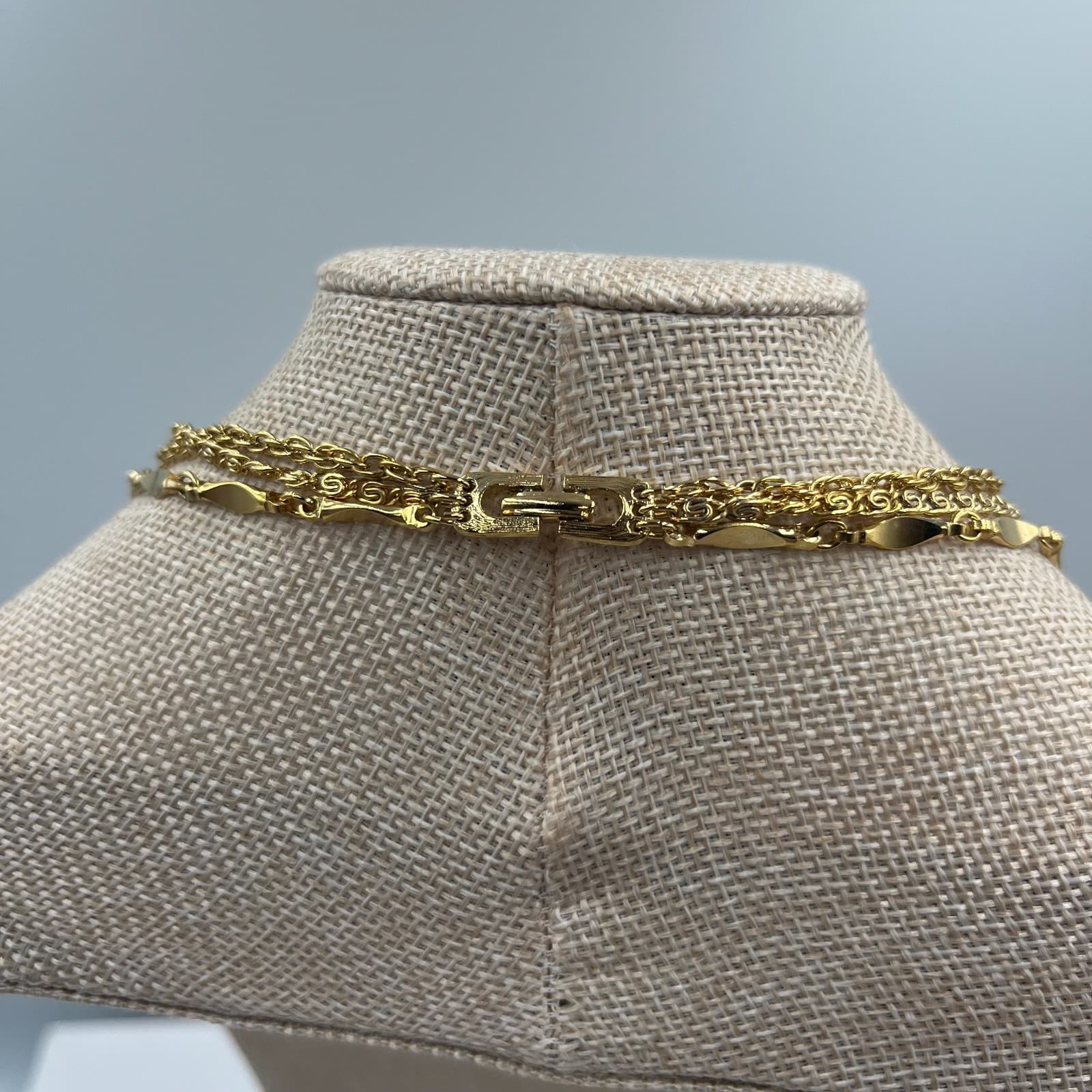 Vintage Triple Strand Necklace Gold Tone Oval Sunburst Pendant G Clasp - Thumbnail 9