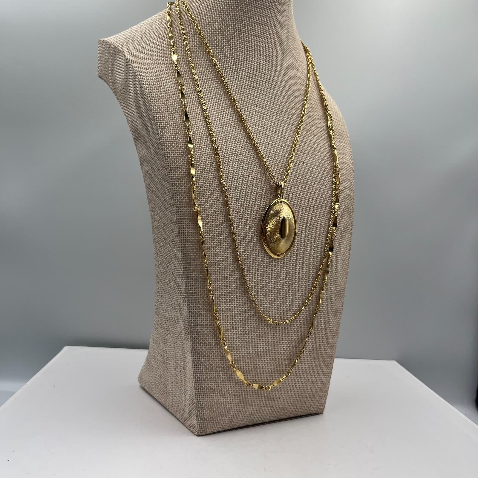 Vintage Triple Strand Necklace Gold Tone Oval Sunburst Pendant G Clasp - Thumbnail 7