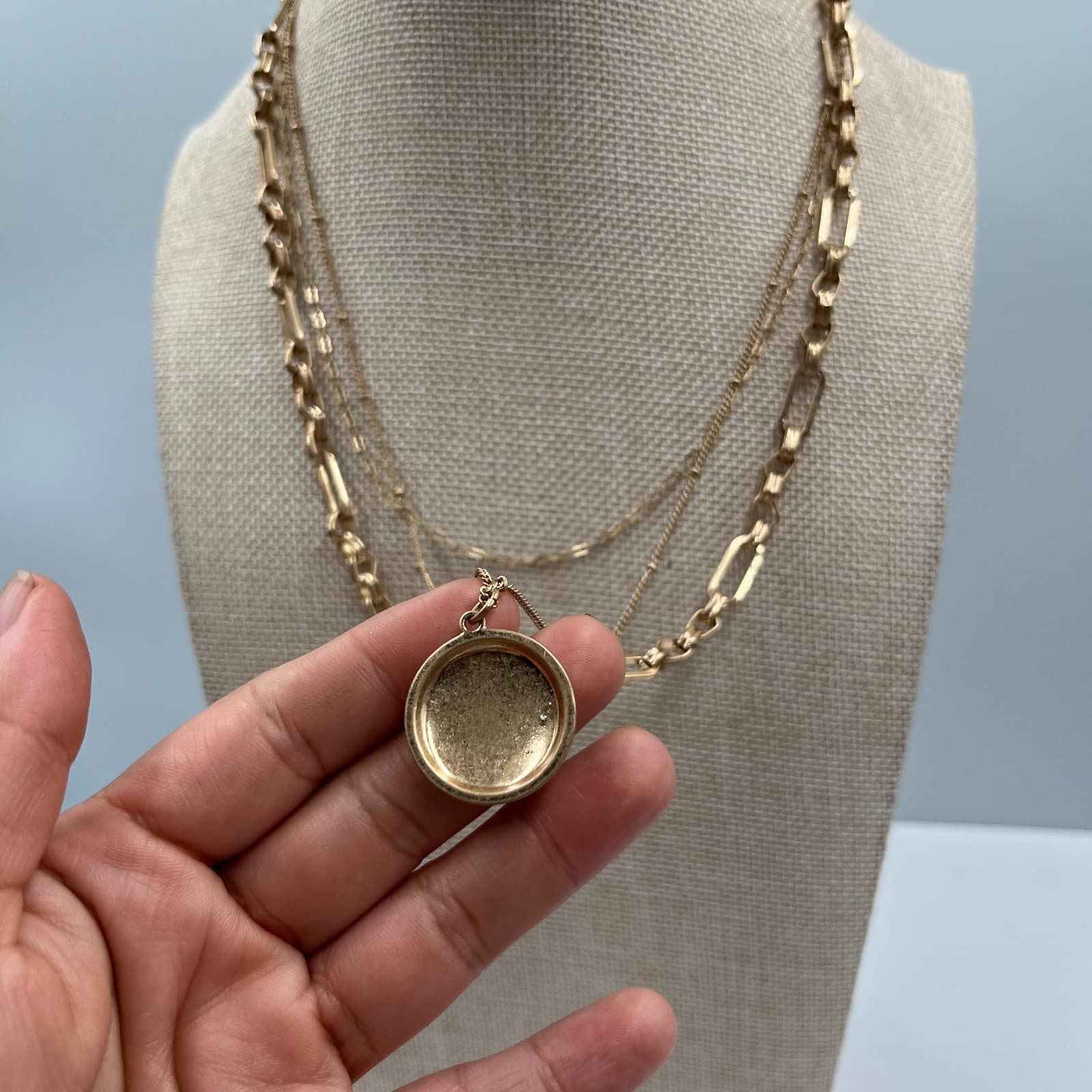 Vintage Gold Tone Triple Strand Layered Necklace Round Locket Pendant 18-24" - Thumbnail 4