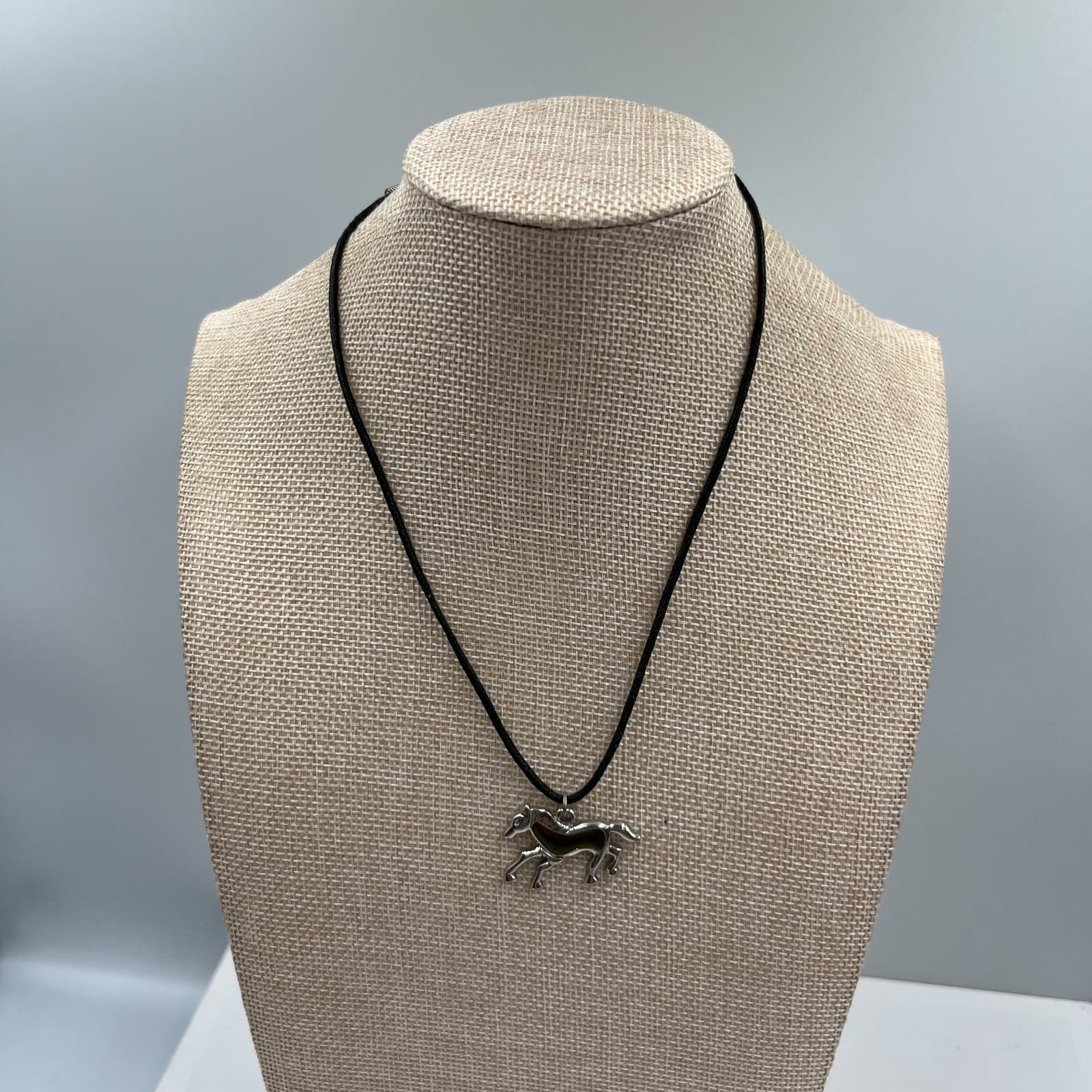 Vintage Horse Mood Necklace Silver Tone Pendant Color Changing Equestrian Best - Thumbnail 2
