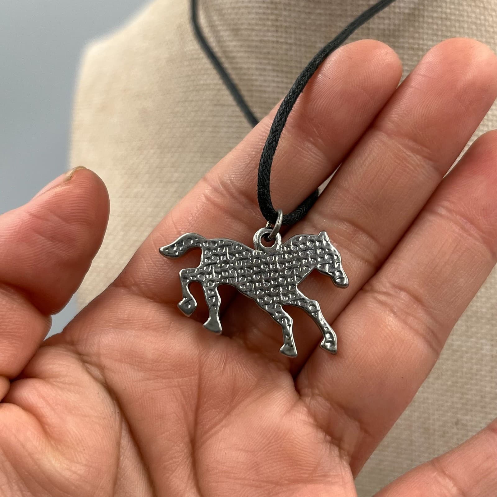 Vintage Horse Mood Necklace Silver Tone Pendant Color Changing Equestrian Best - Thumbnail 4