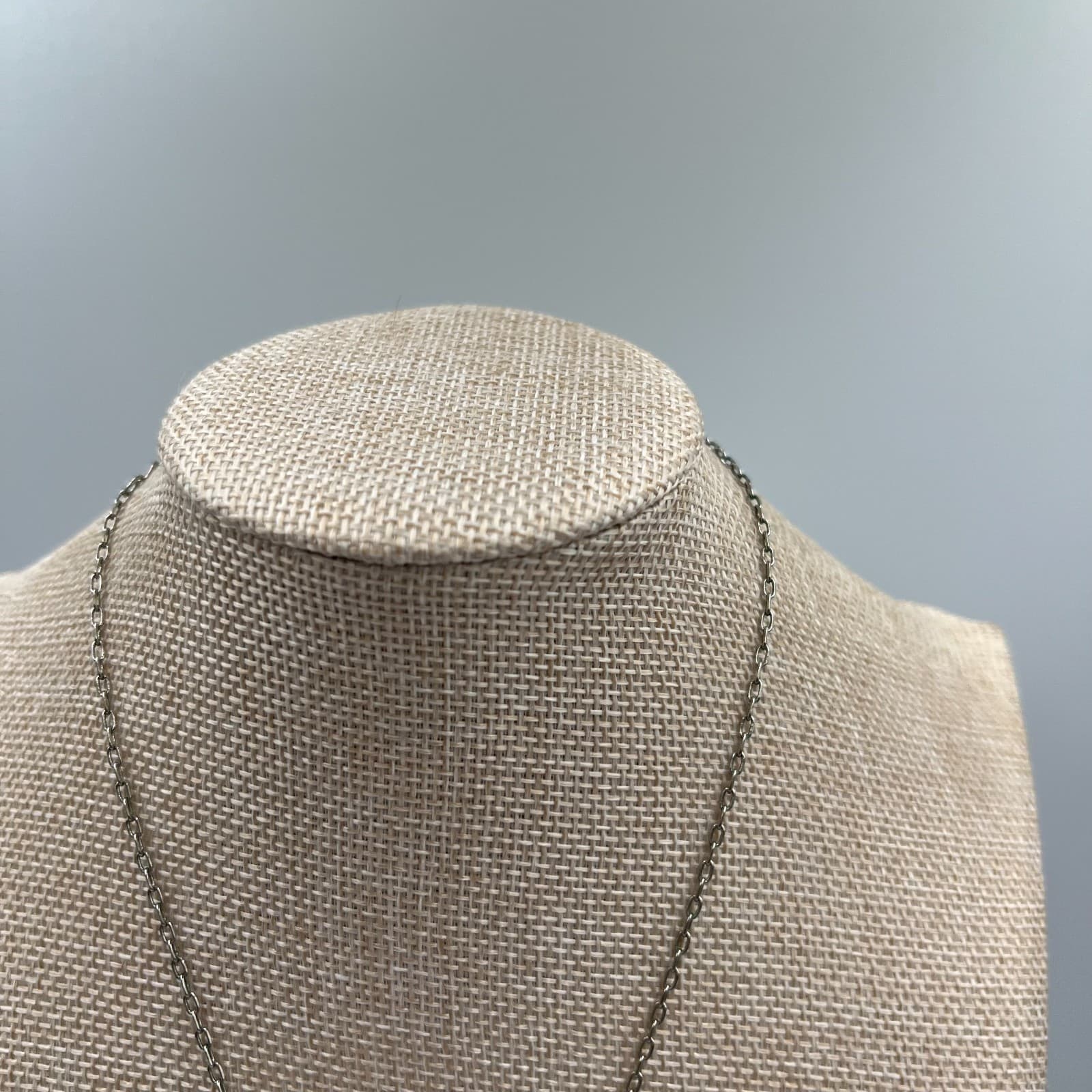 Vintage Z Brand Silver Tone Oval Black White Stone Pendant Necklace Jewelry - Thumbnail 3