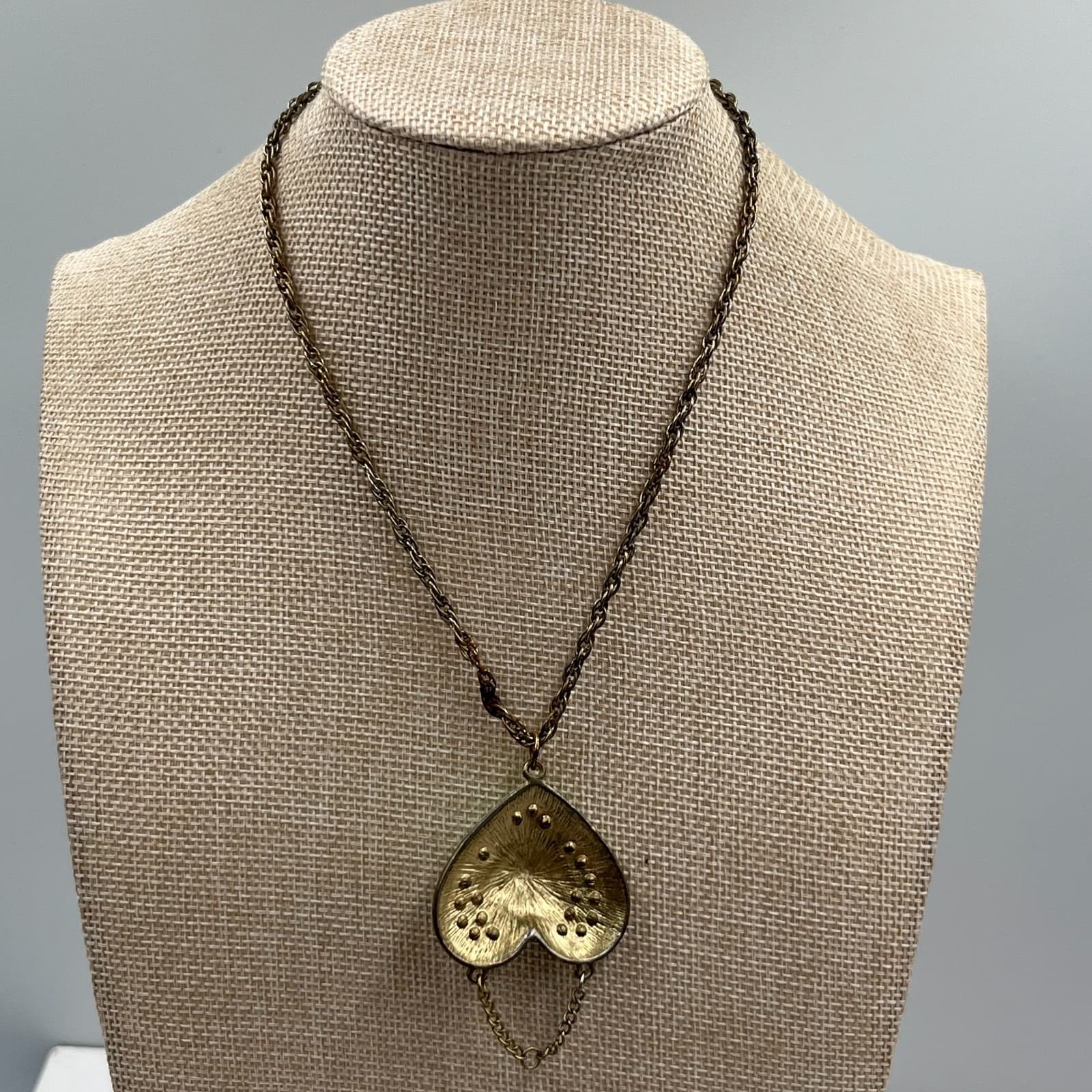 Vintage Enamel Heart Rose Necklace Green Rhinestone Victorian Revival Gold Tone - Thumbnail 5