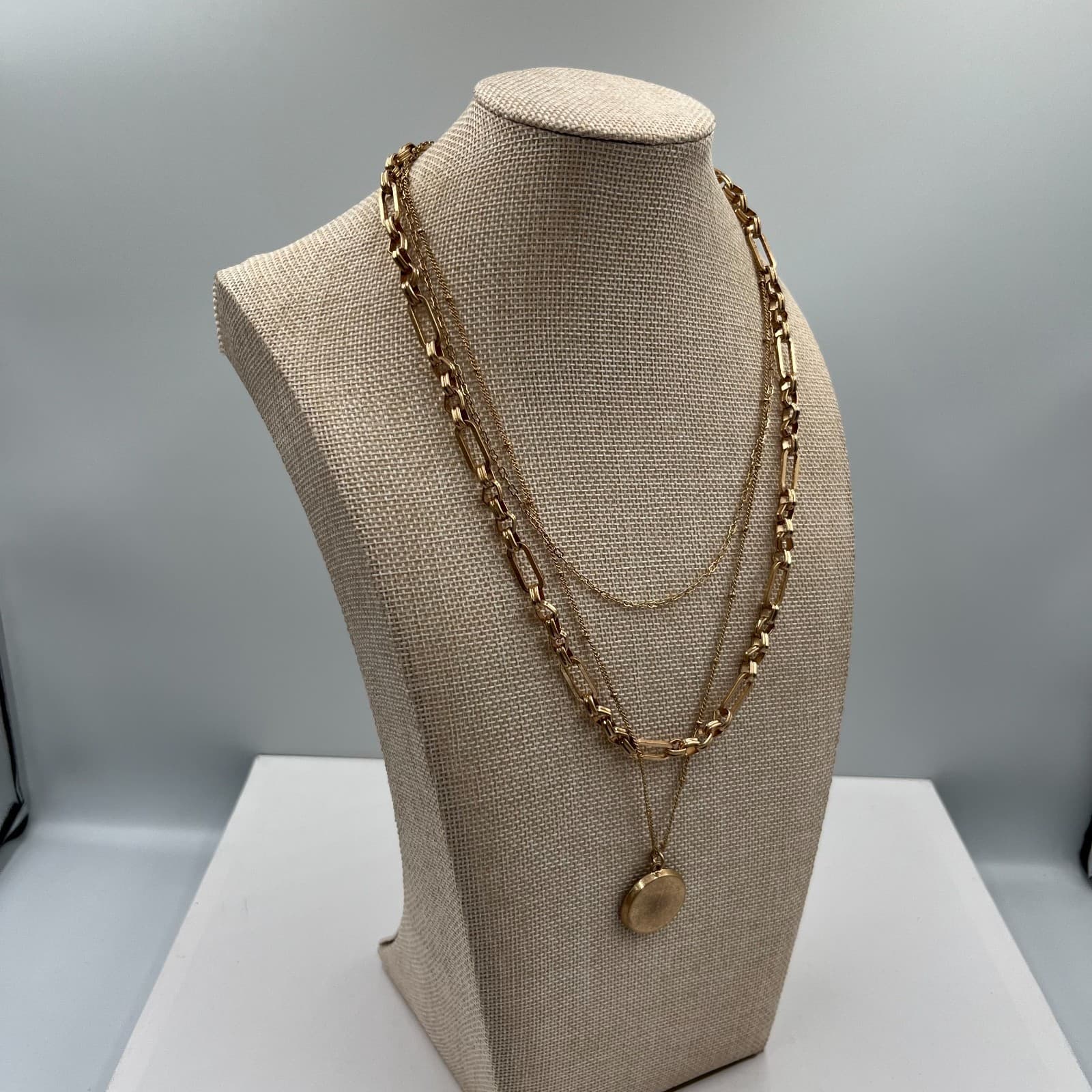 Vintage Gold Tone Triple Strand Layered Necklace Round Locket Pendant 18-24" - Thumbnail 5