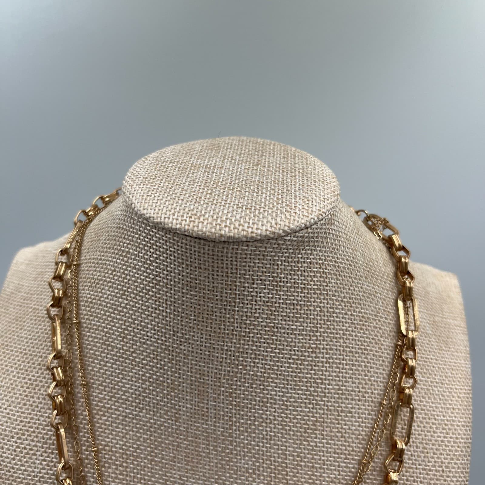 Vintage Gold Tone Triple Strand Layered Necklace Round Locket Pendant 18-24" - Thumbnail 2