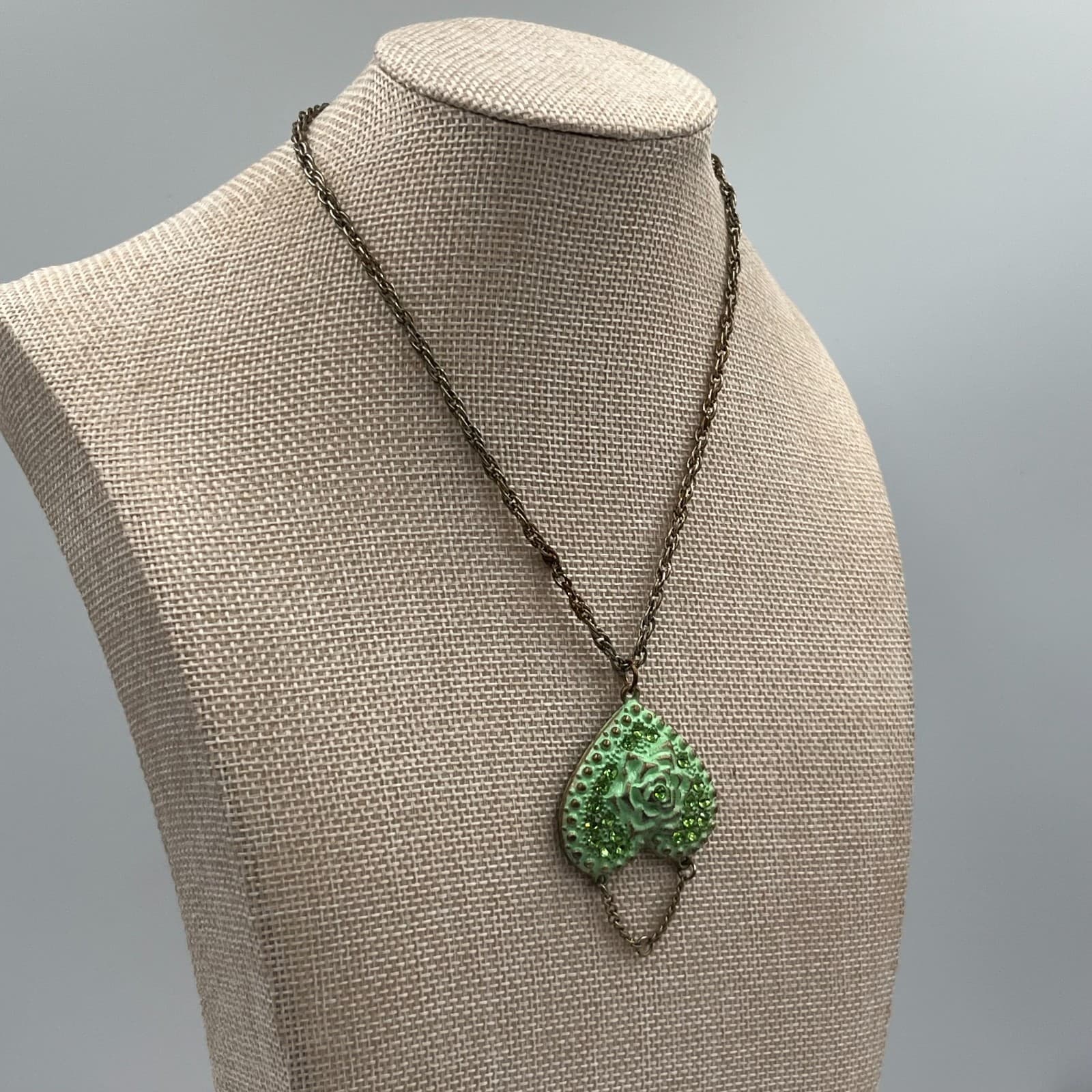 Vintage Enamel Heart Rose Necklace Green Rhinestone Victorian Revival Gold Tone - Thumbnail 4