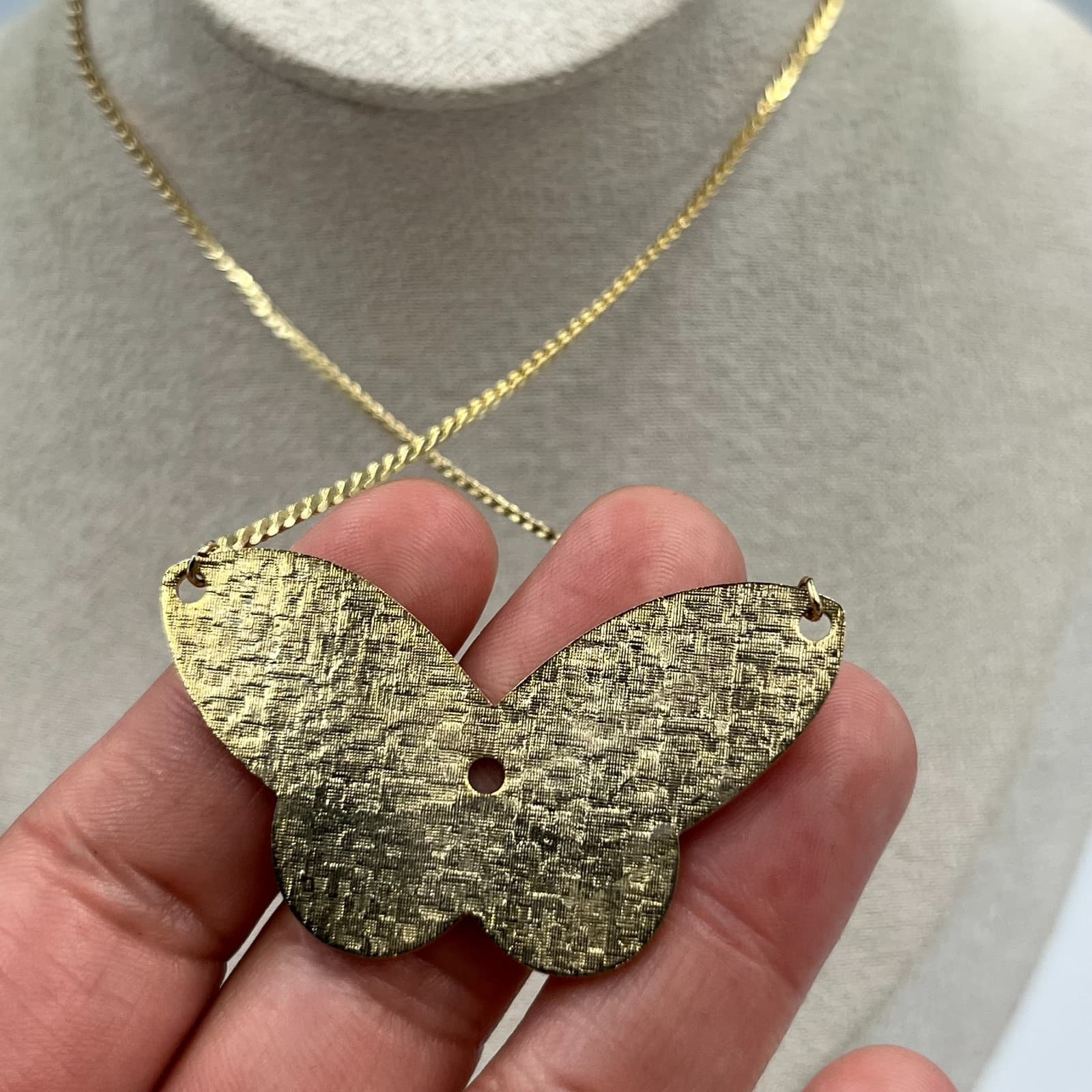 Vintage Gold Tone Butterfly Pendant Necklace Enamel Insect Jewelry Retro Gift - Thumbnail 4