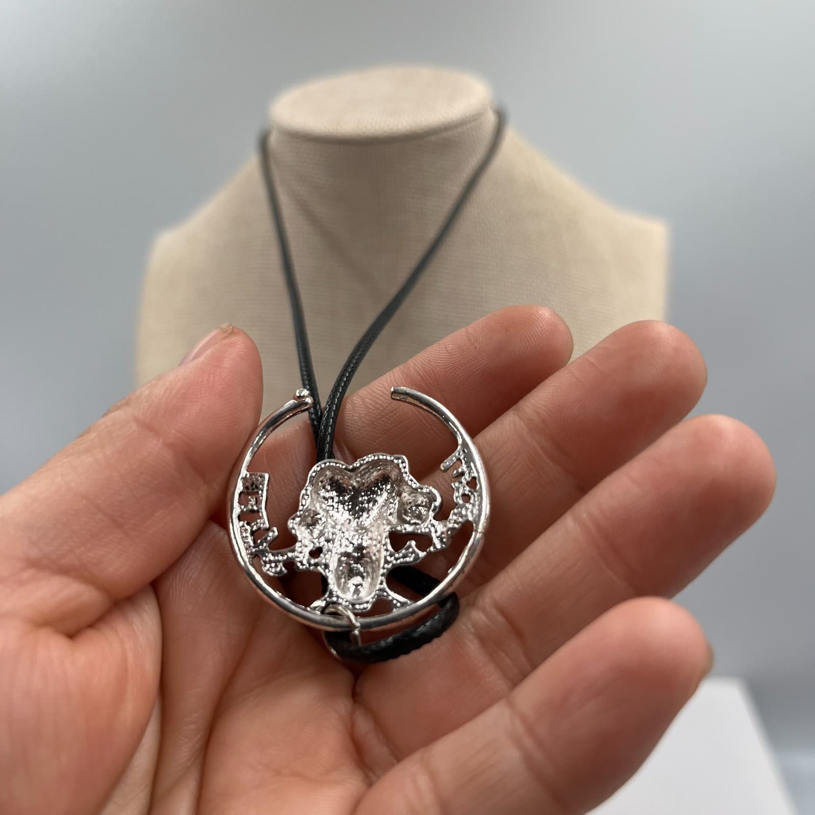 Vtg Gothic Skull Crescent Moon Pendant Necklace Silver Tone Celestial Jewelry - Thumbnail 4