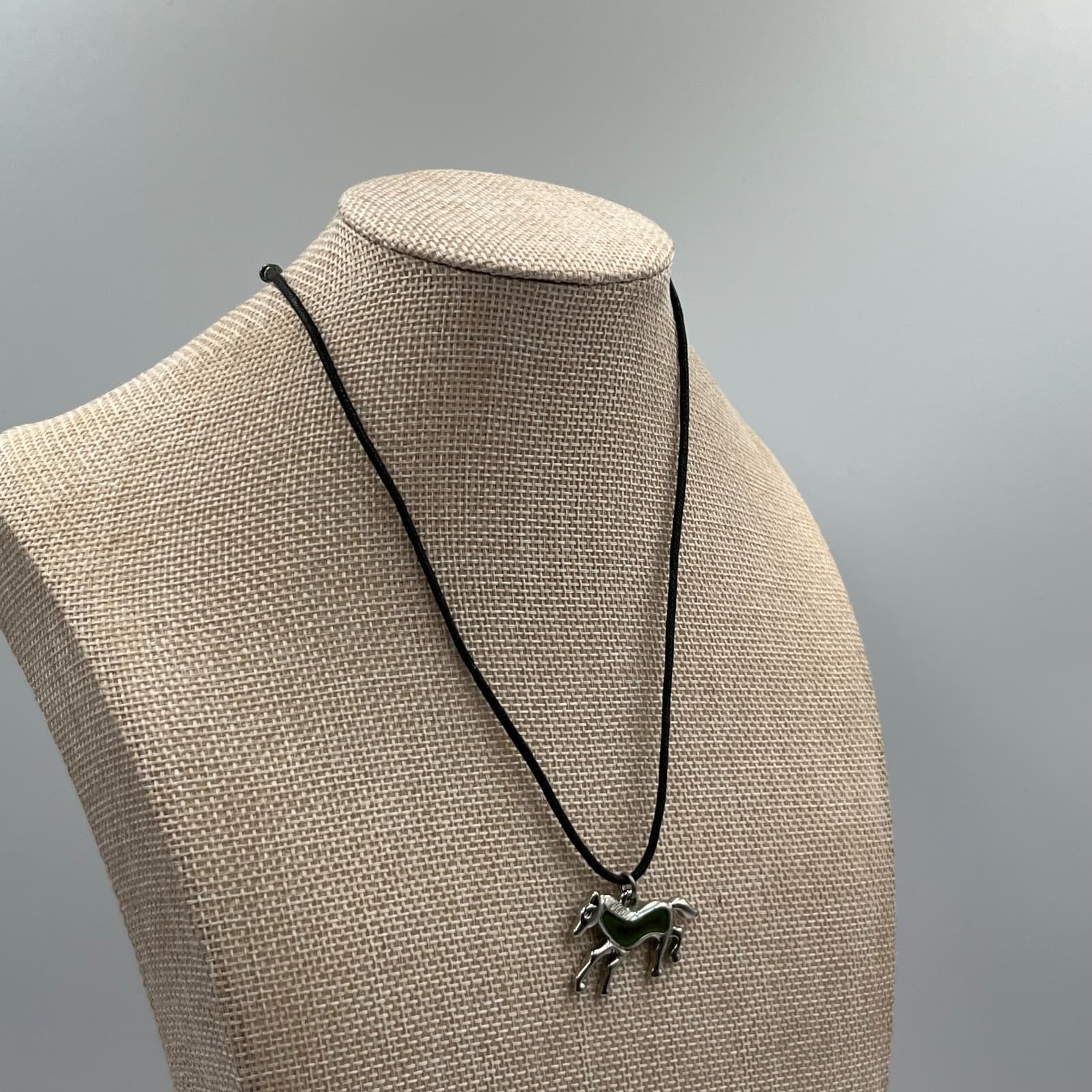 Vintage Horse Mood Necklace Silver Tone Pendant Color Changing Equestrian Best - Thumbnail 6
